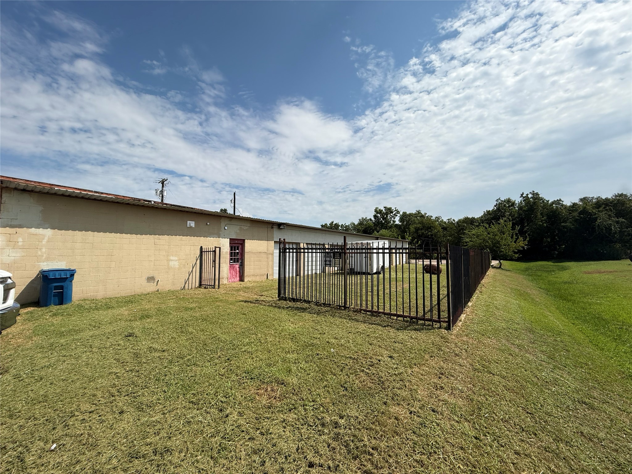 main property photo 25