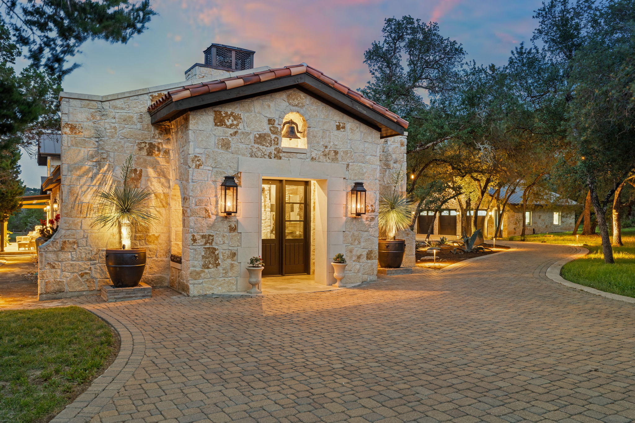 main property photo 7