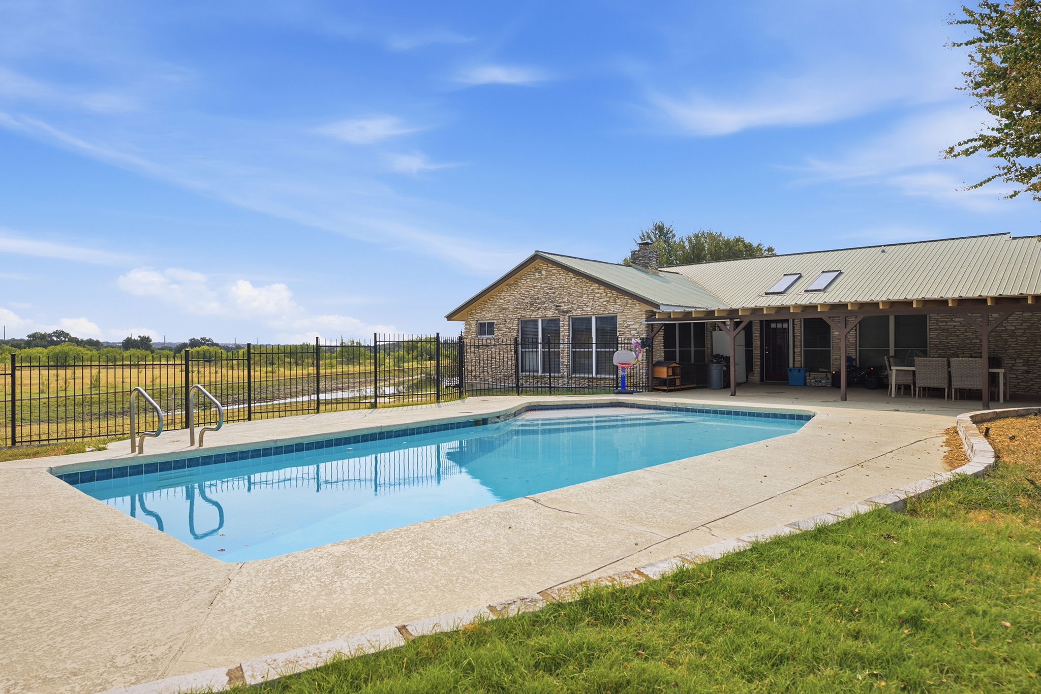 main property photo 26