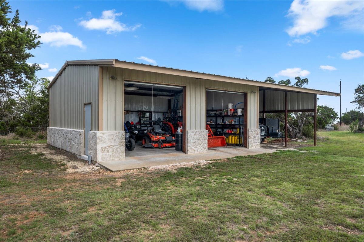 main property photo 28