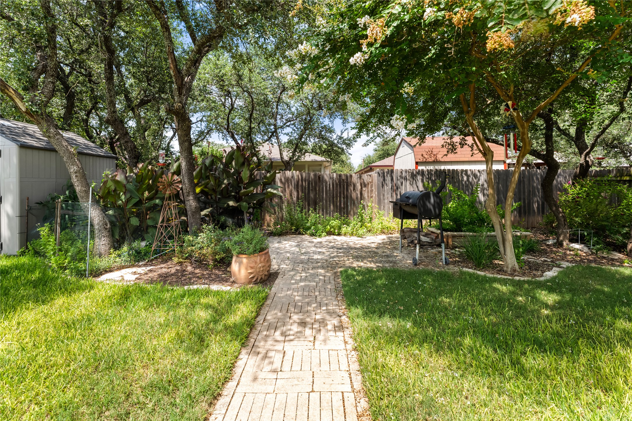 main property photo 33