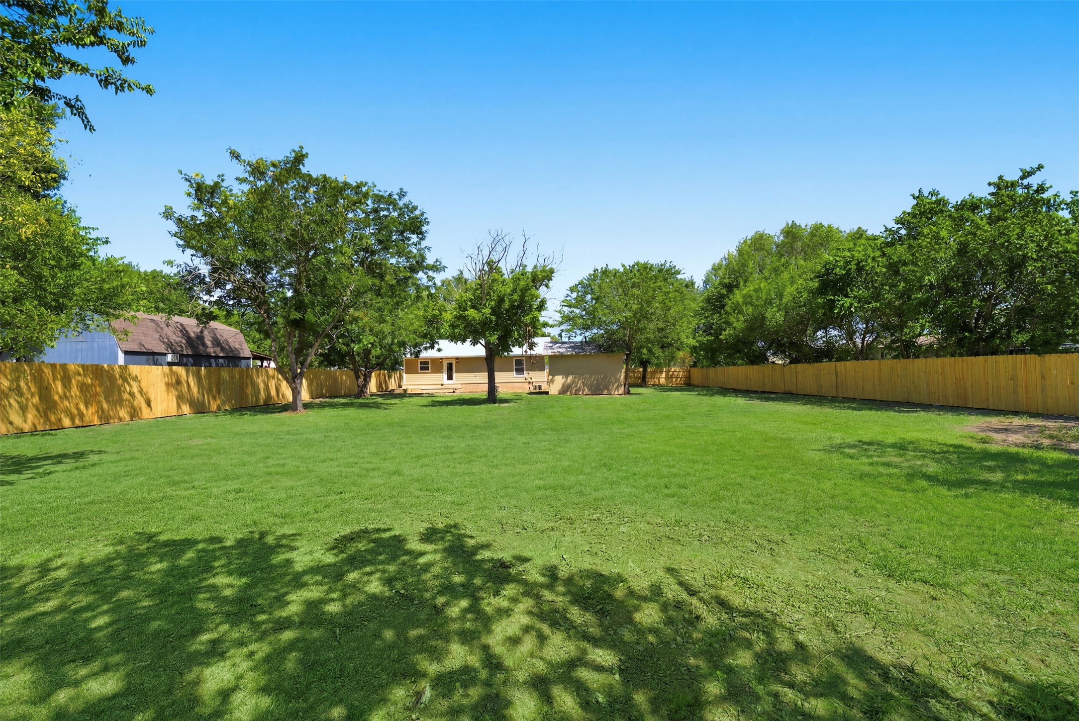 main property photo 14