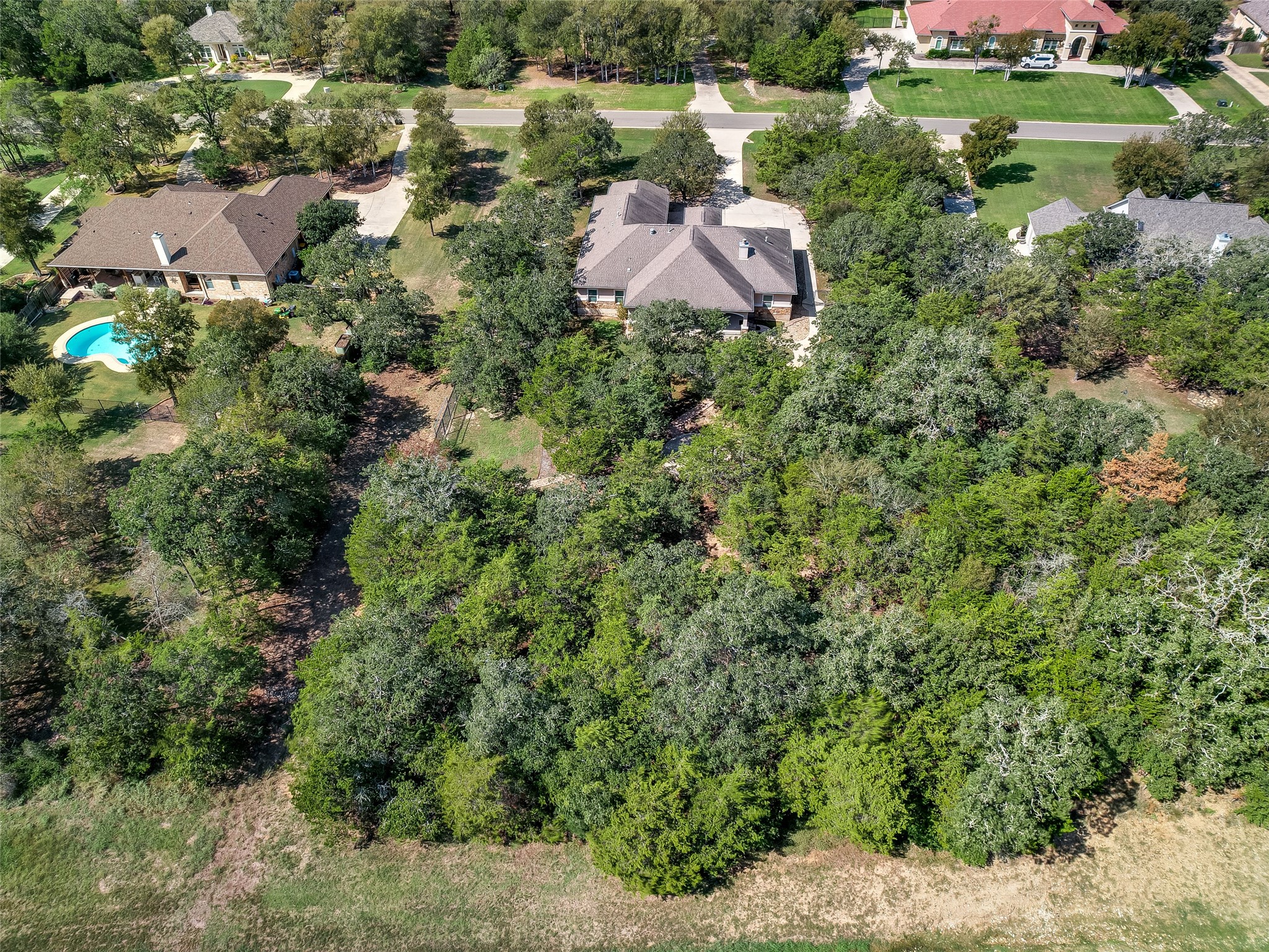 main property photo 28