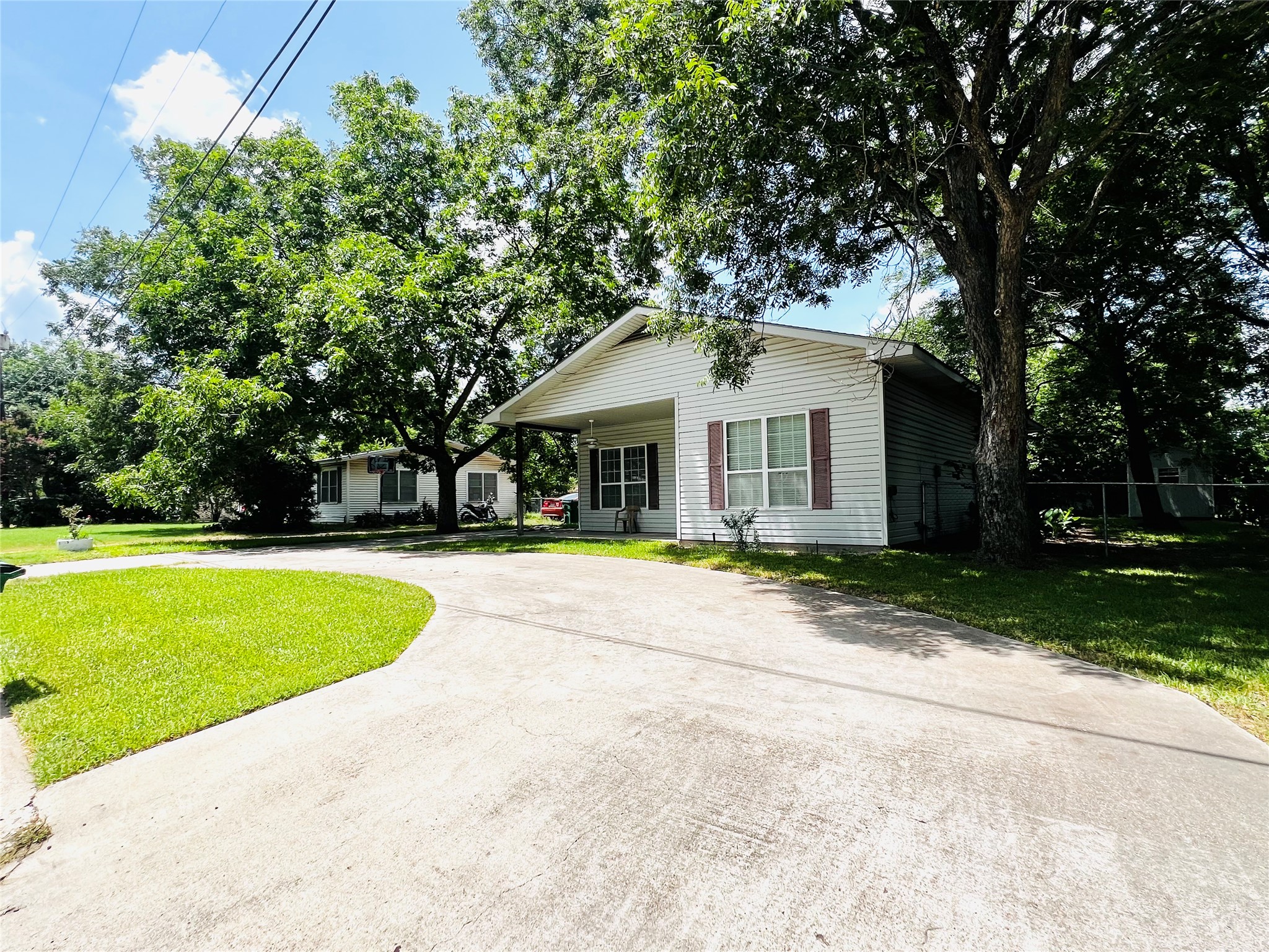 main property photo 16