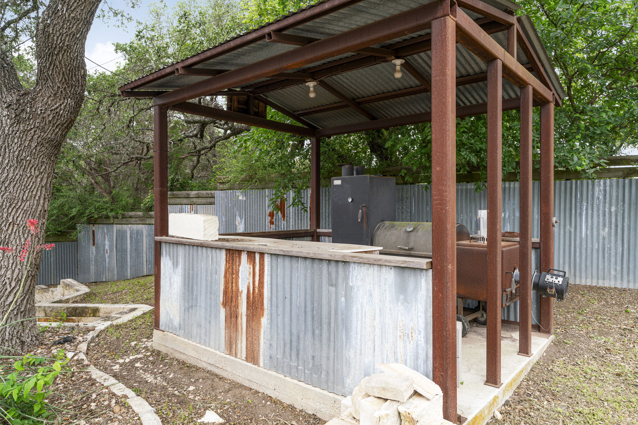 main property photo 30