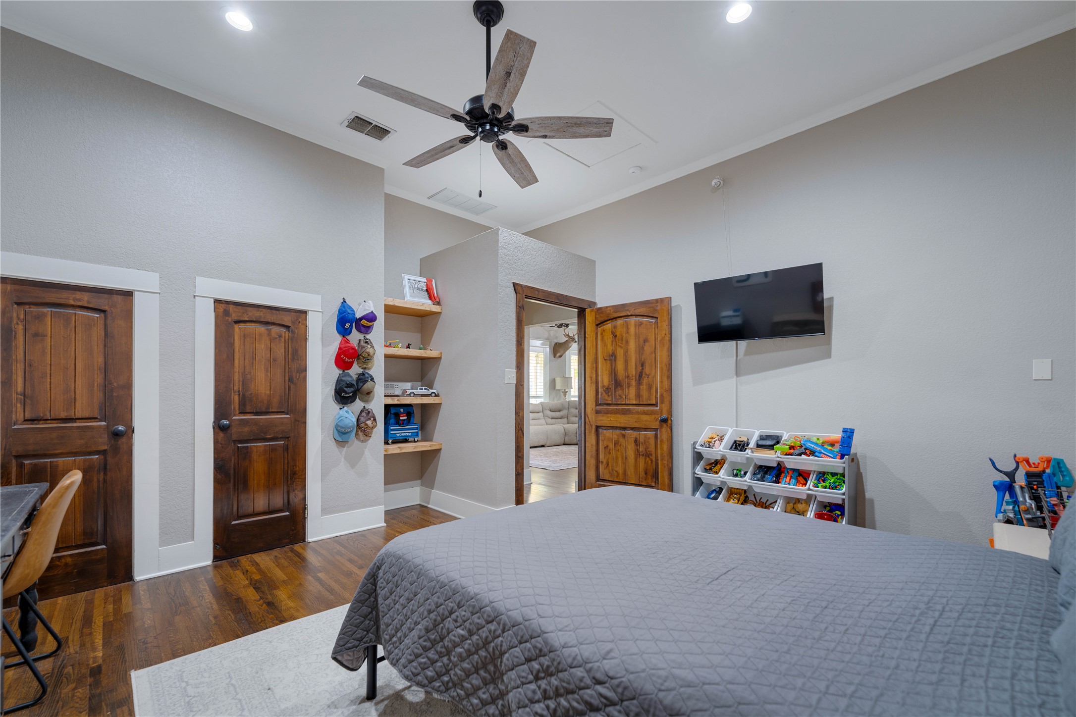 main property photo 25
