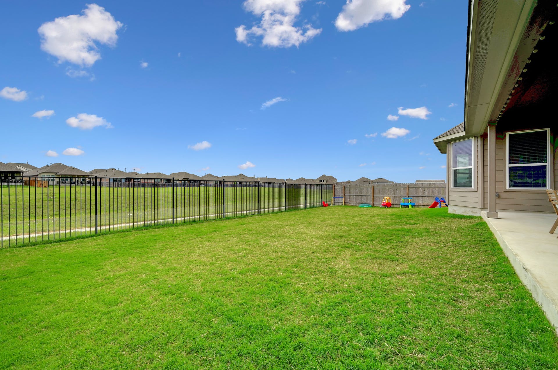 main property photo 18