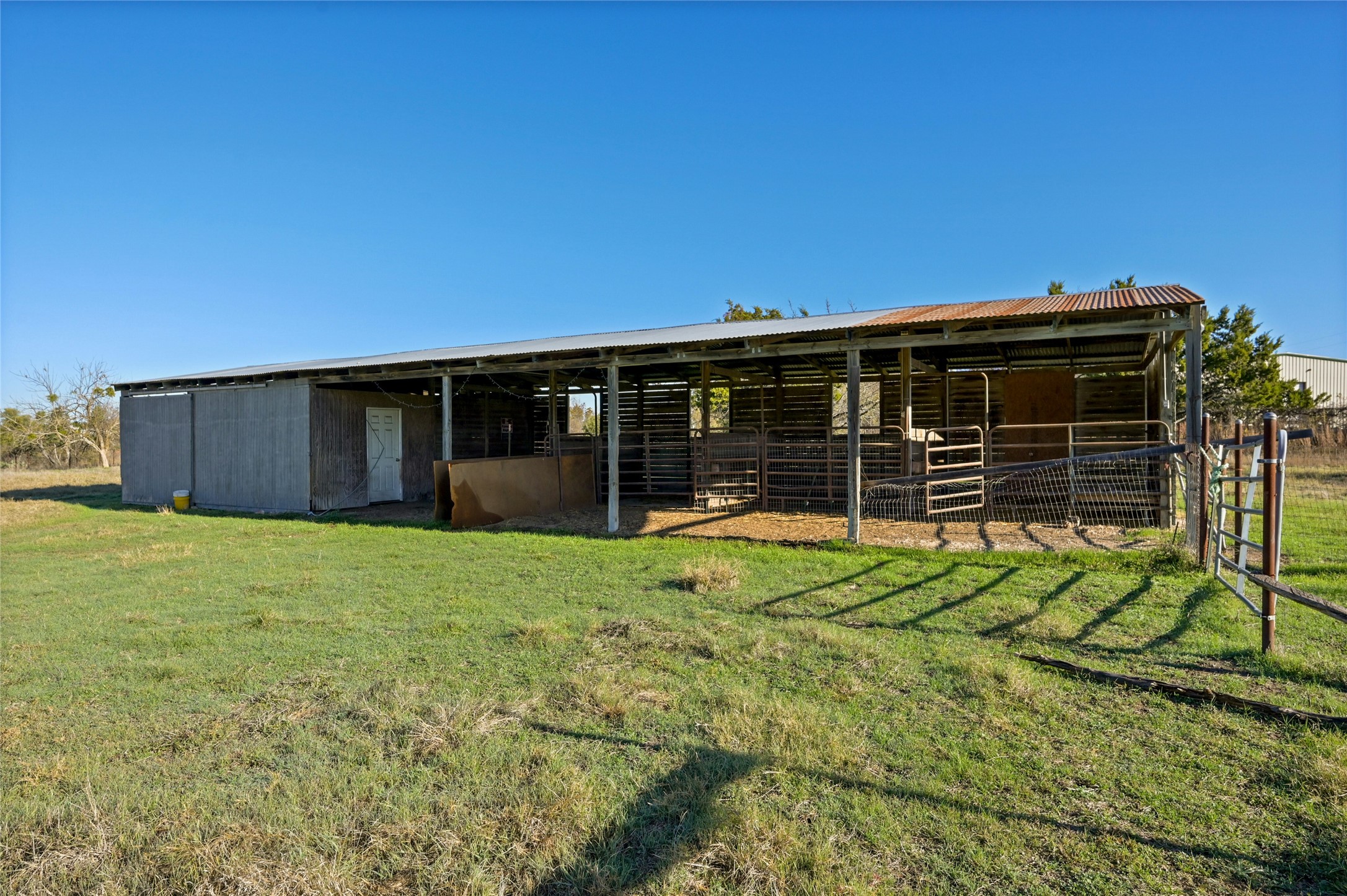 main property photo 17