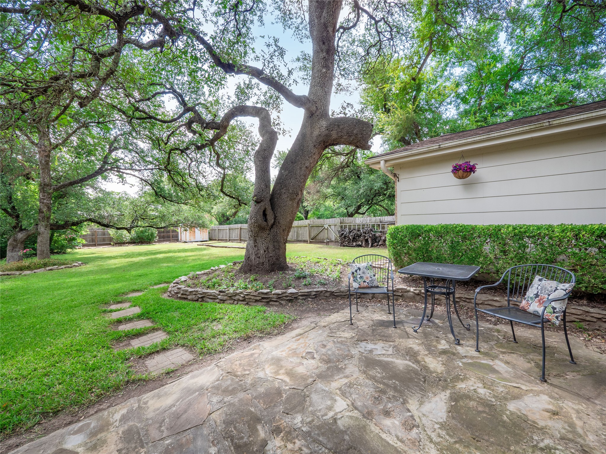 main property photo 32