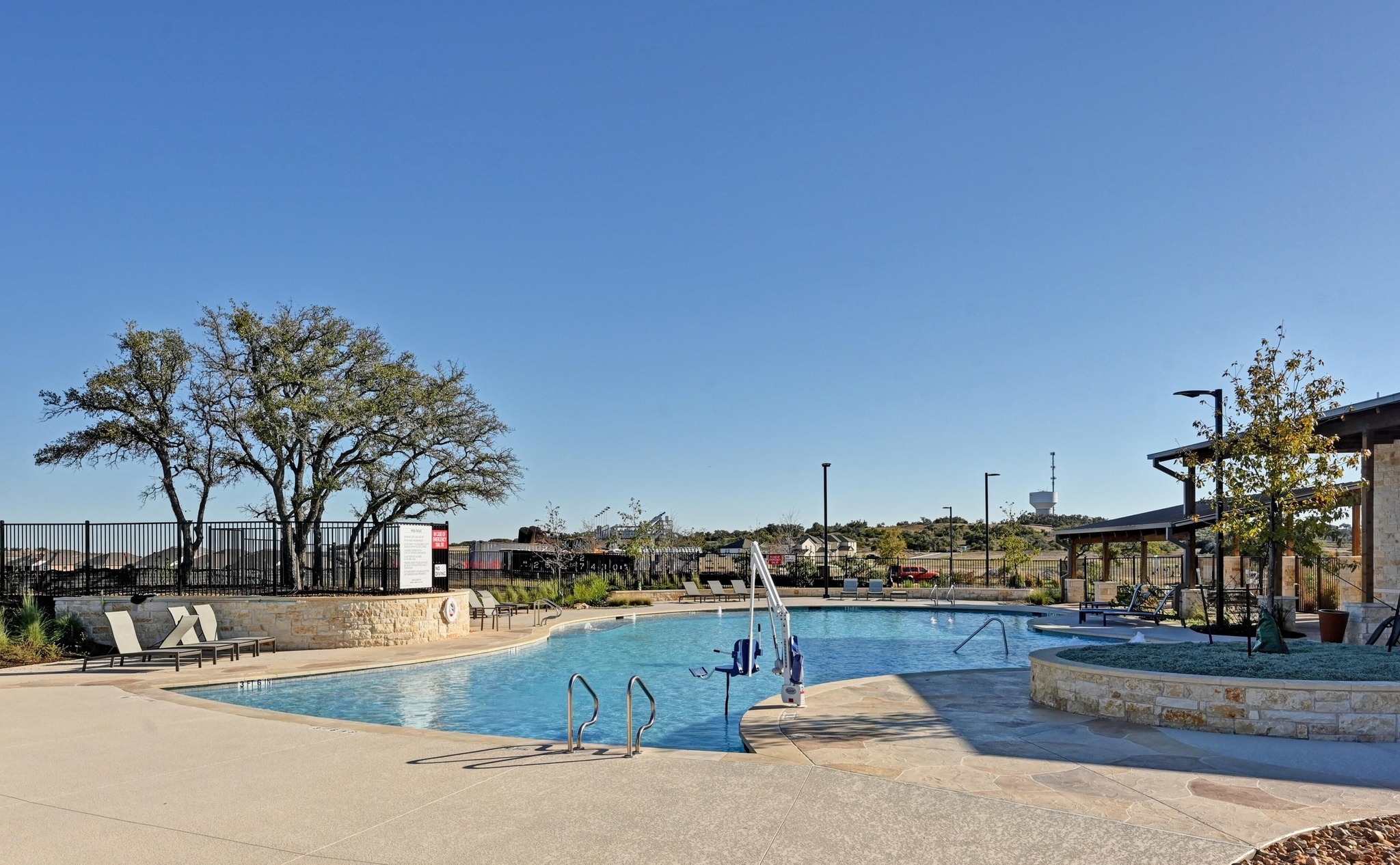 main property photo 30