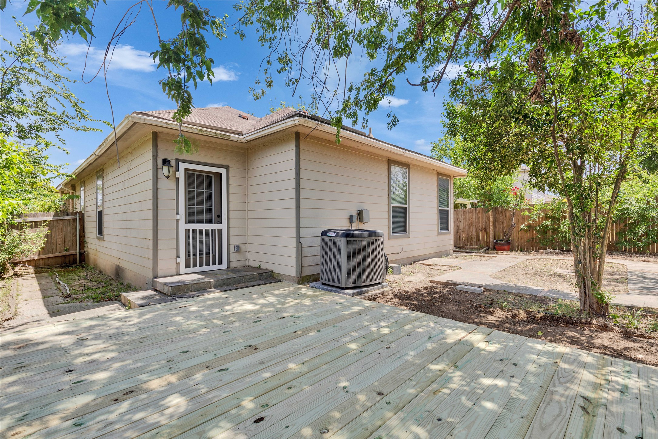main property photo 23
