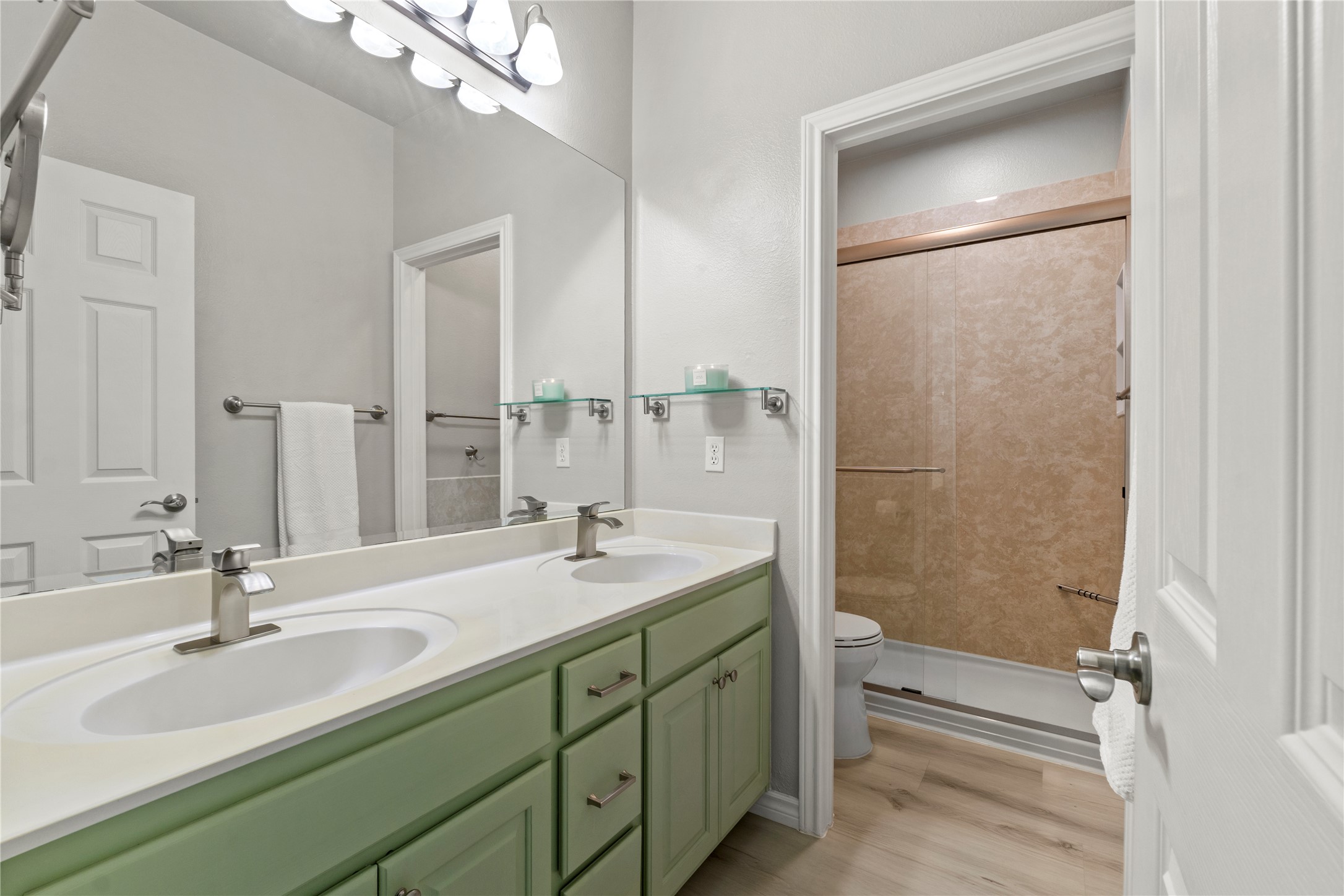 main property photo 27