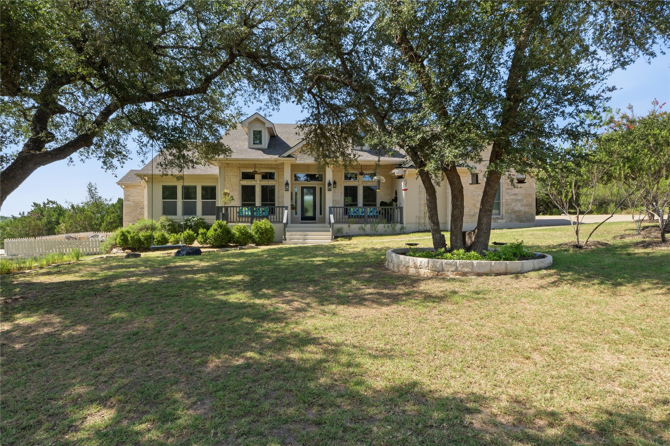main property photo 3