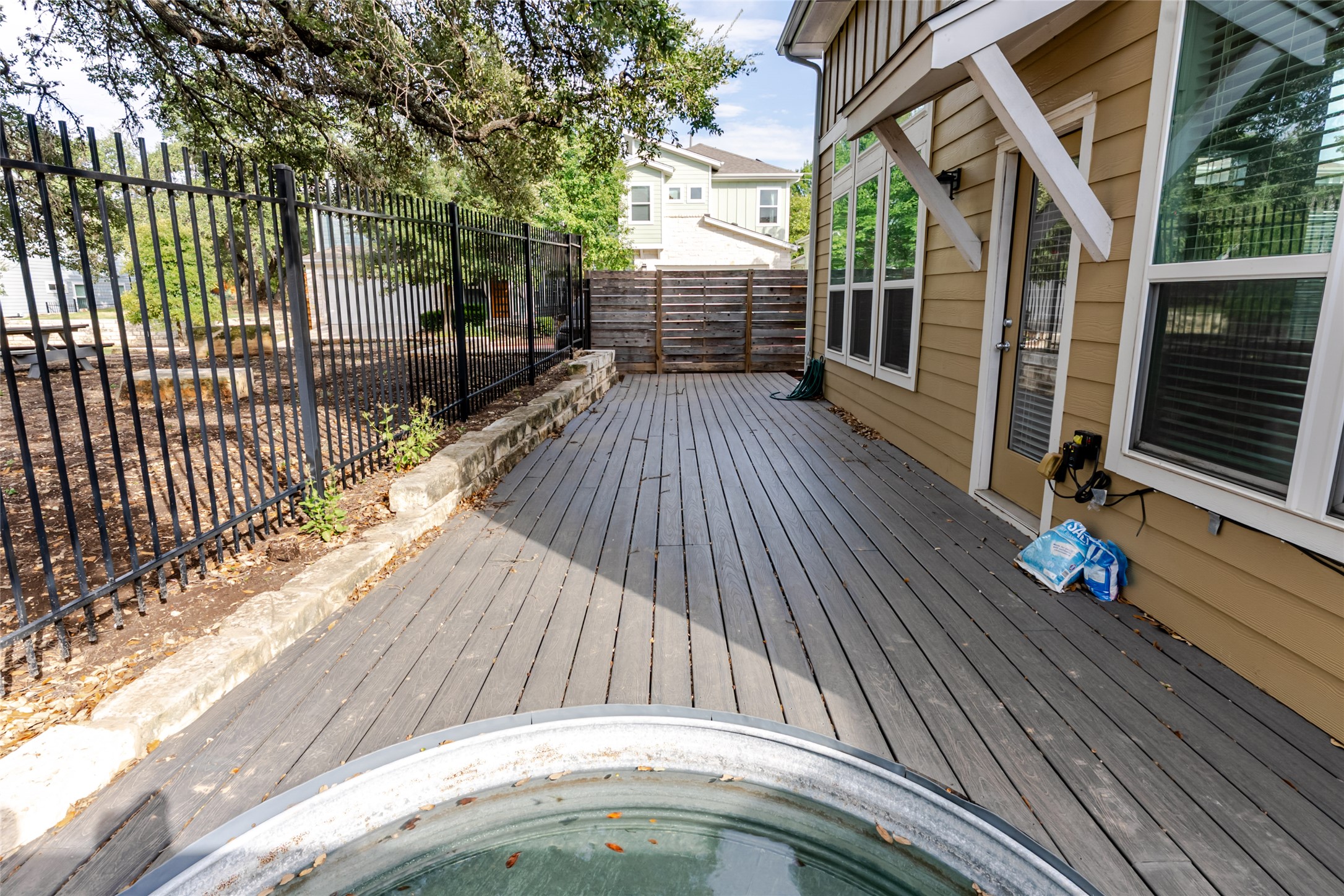 main property photo 27