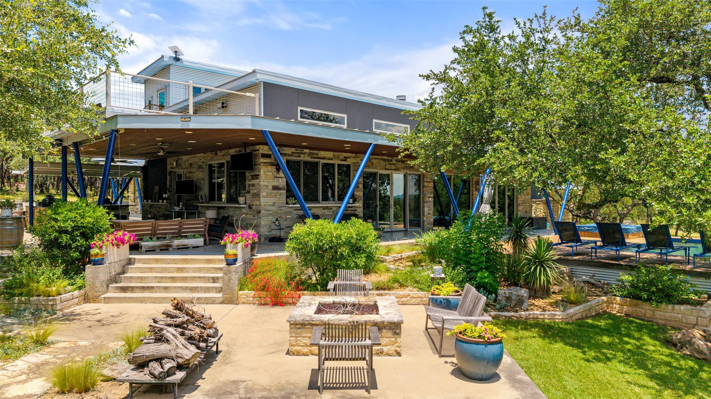 main property photo 23