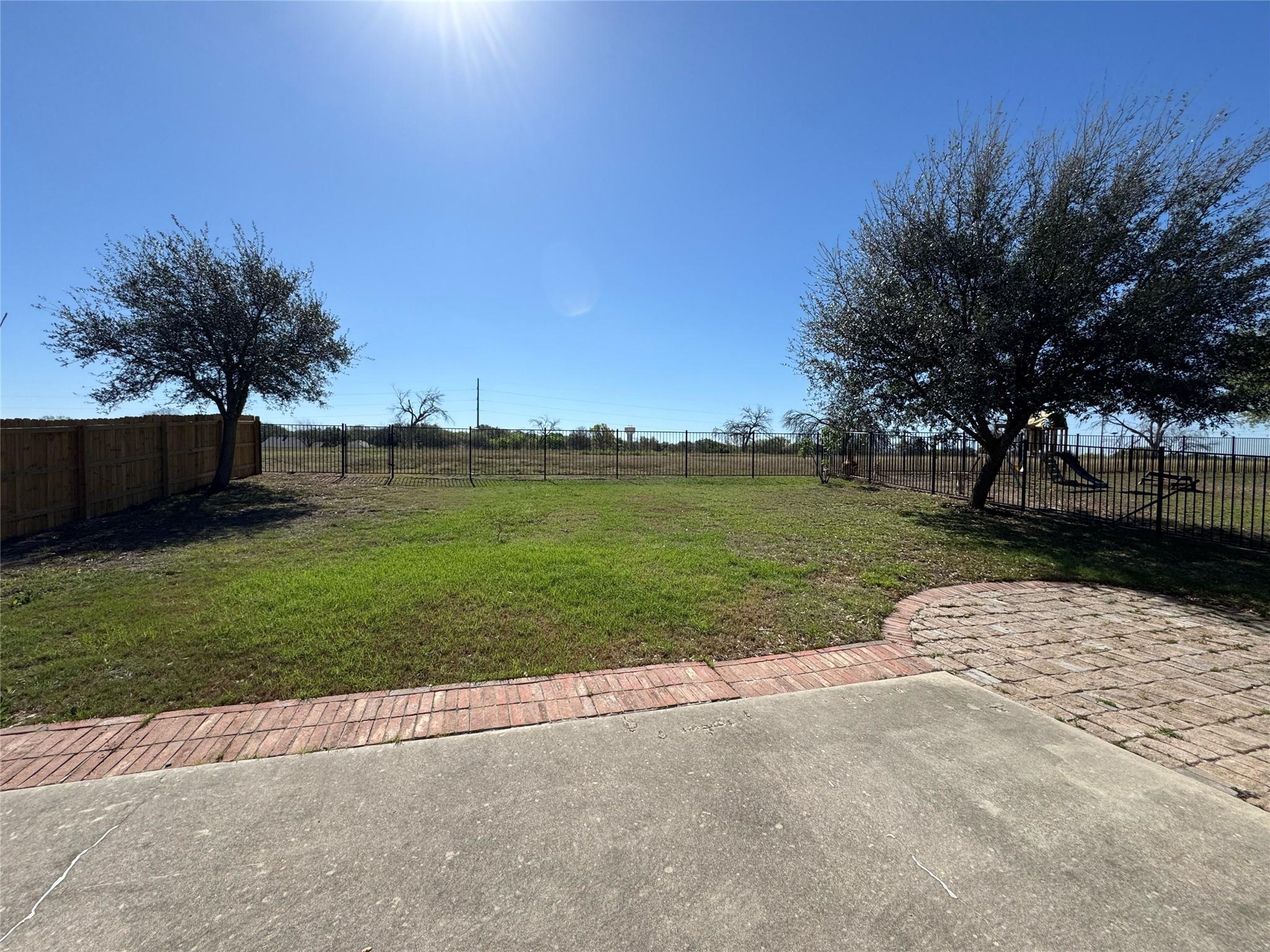 main property photo 10