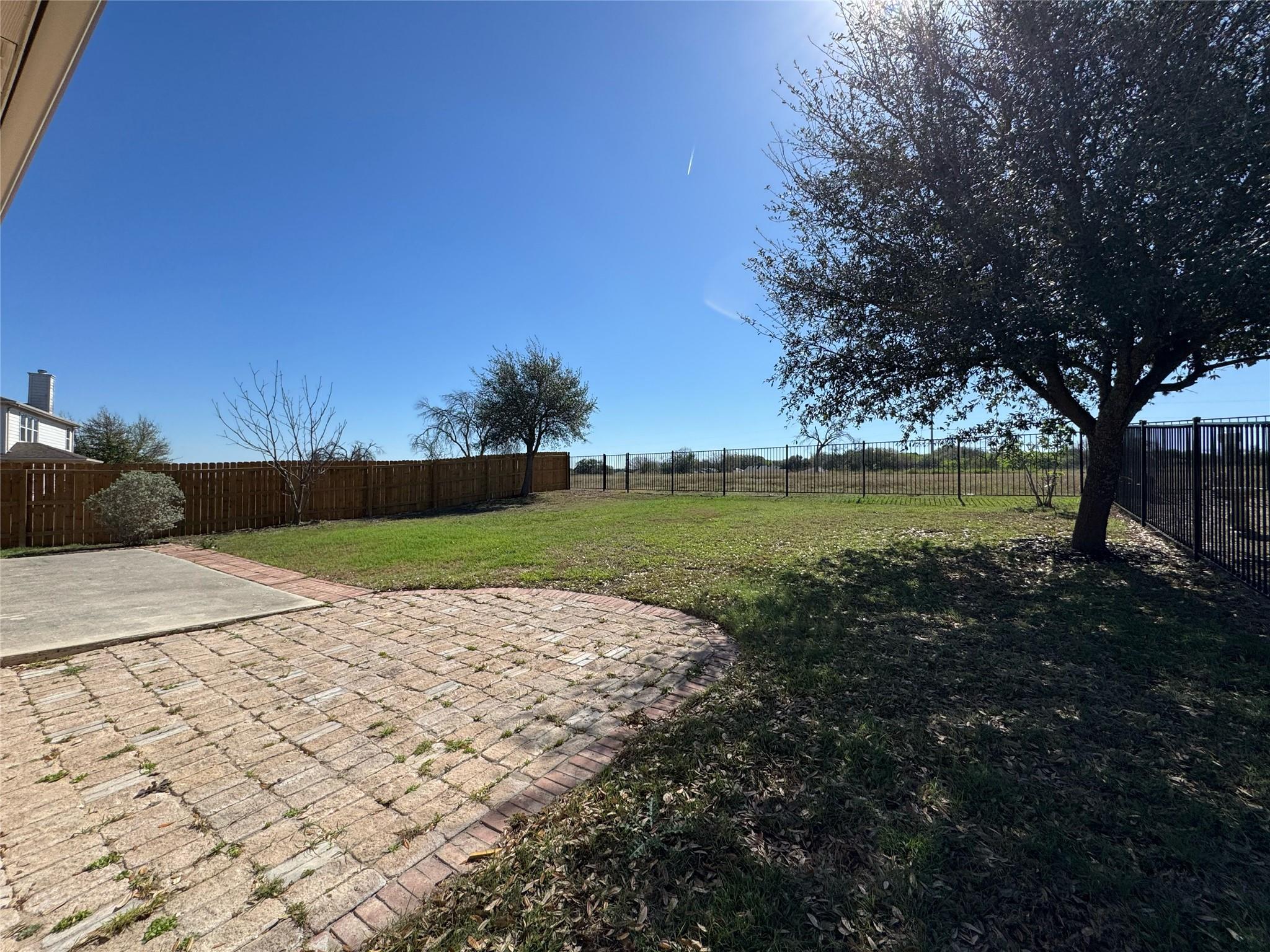 main property photo 11