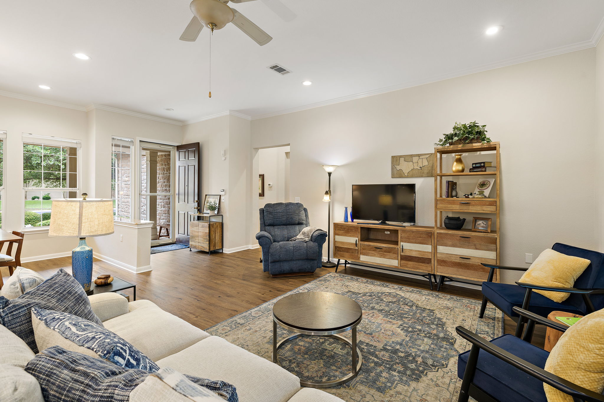main property photo 6