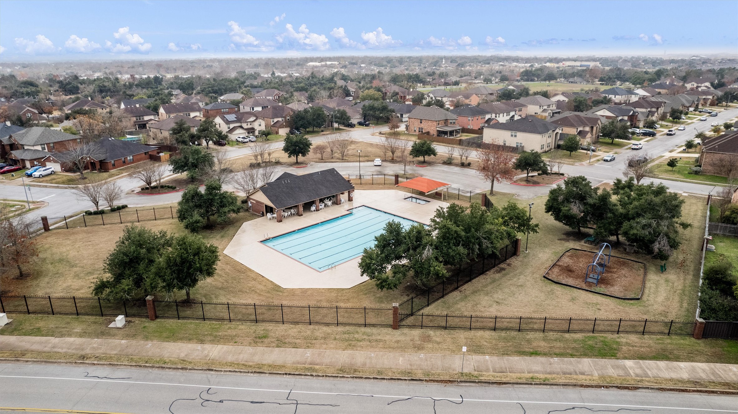 main property photo 33