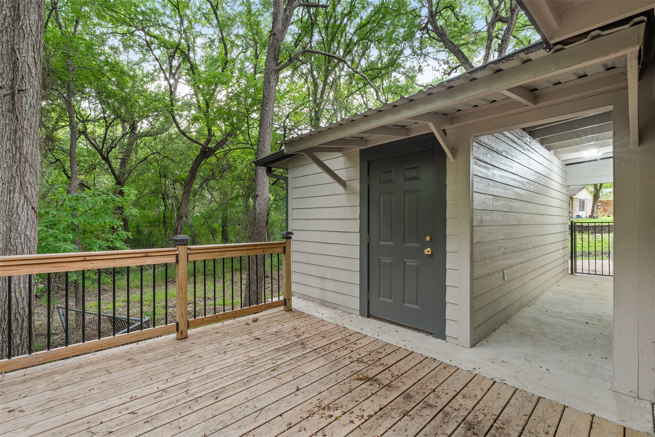 main property photo 28
