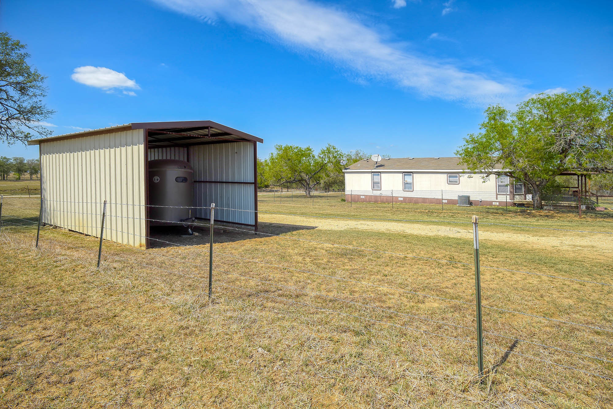 main property photo 37
