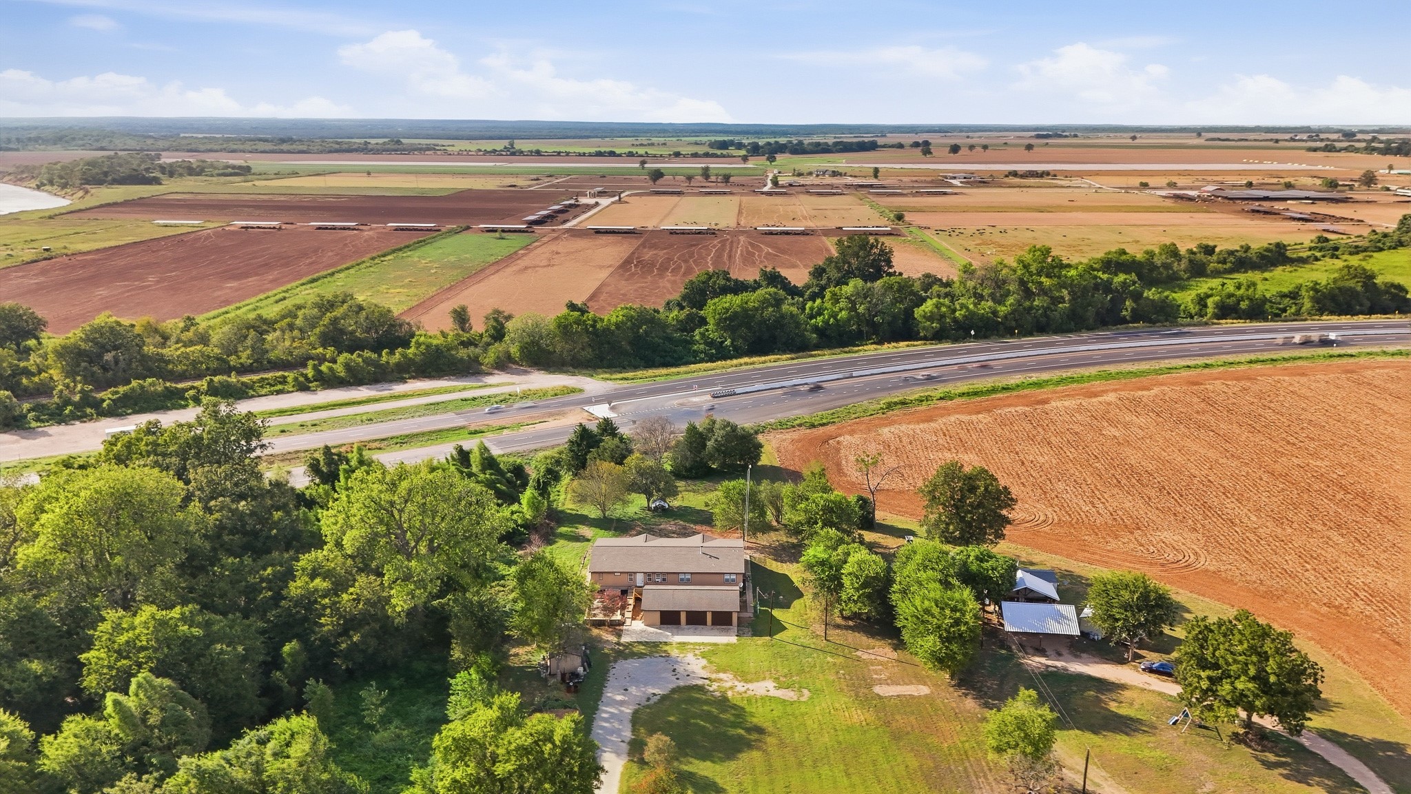 main property photo 23