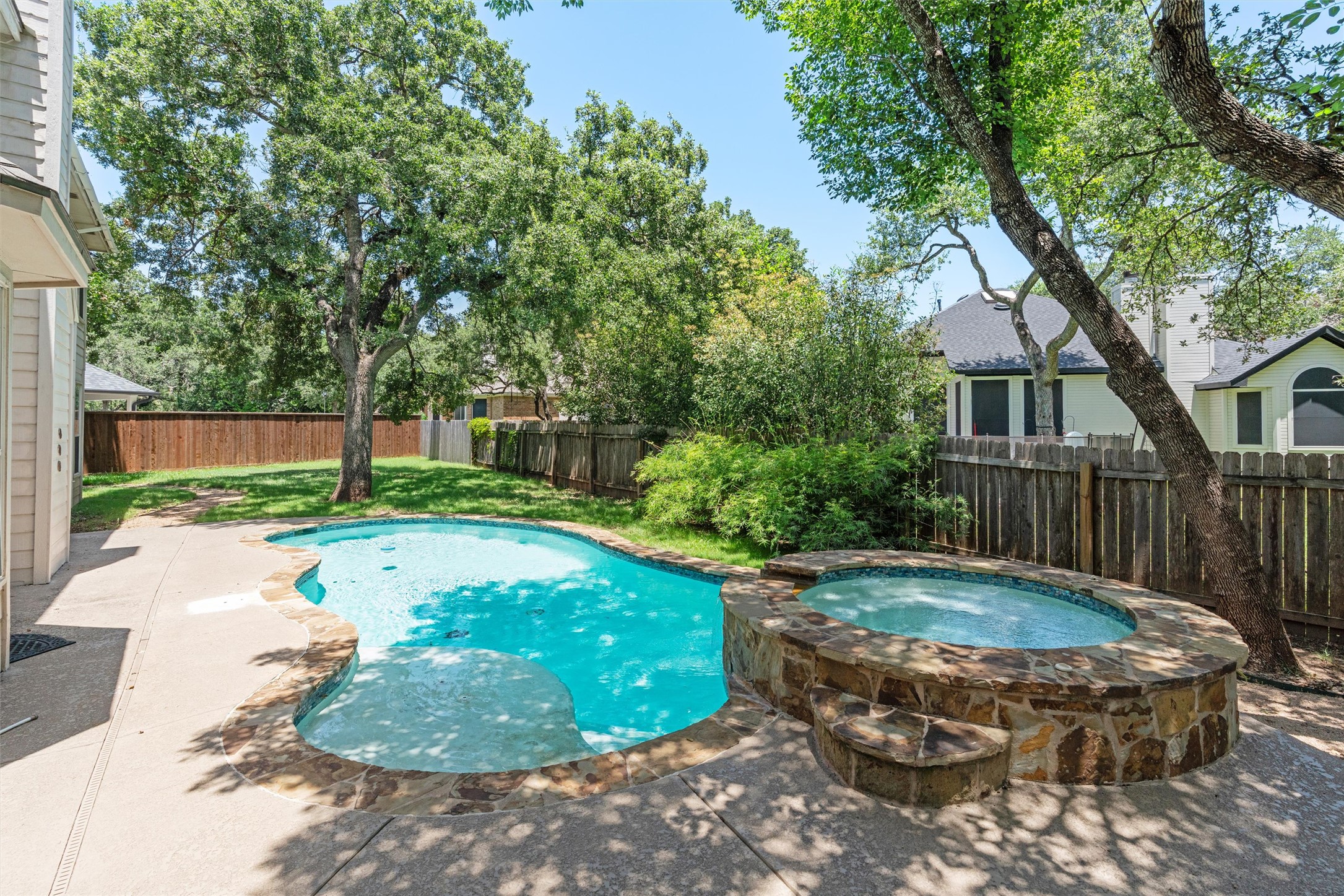 main property photo 23
