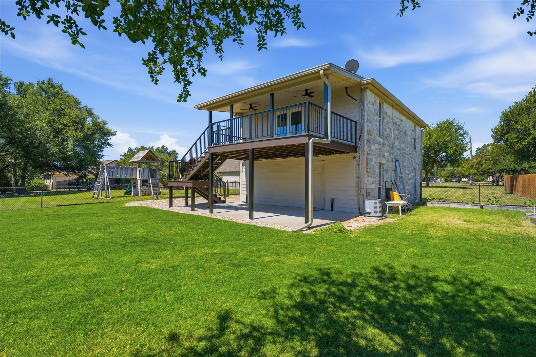 main property photo 5