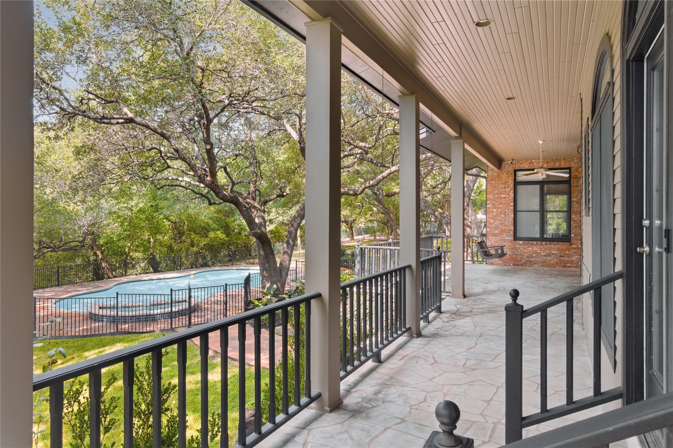 main property photo 31
