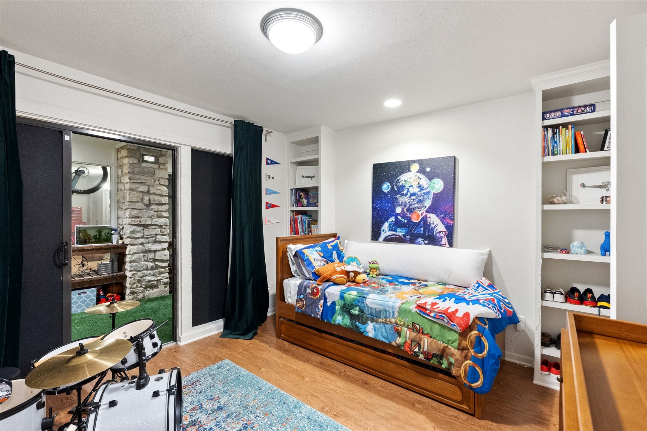 main property photo 32