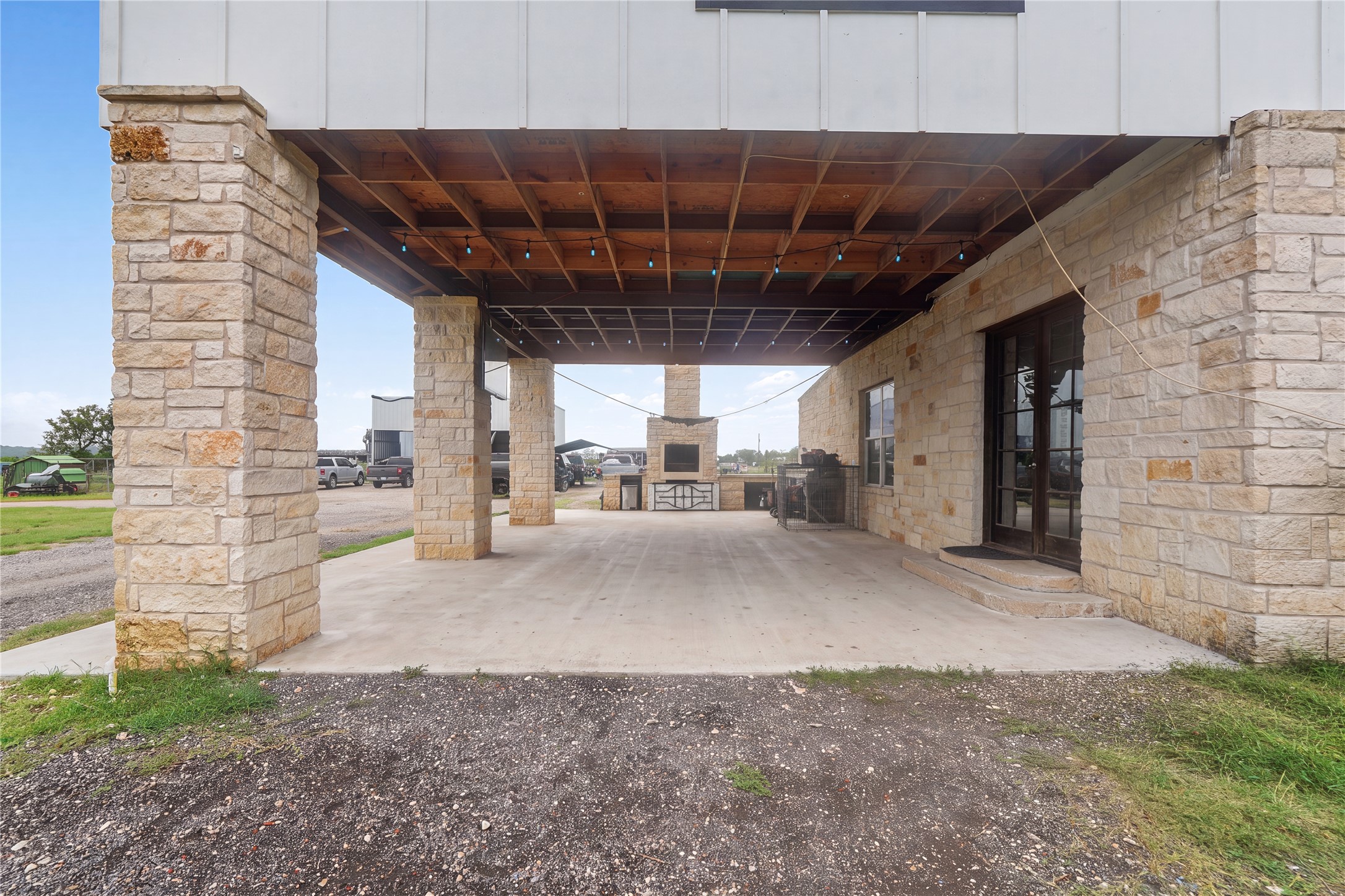 main property photo 6