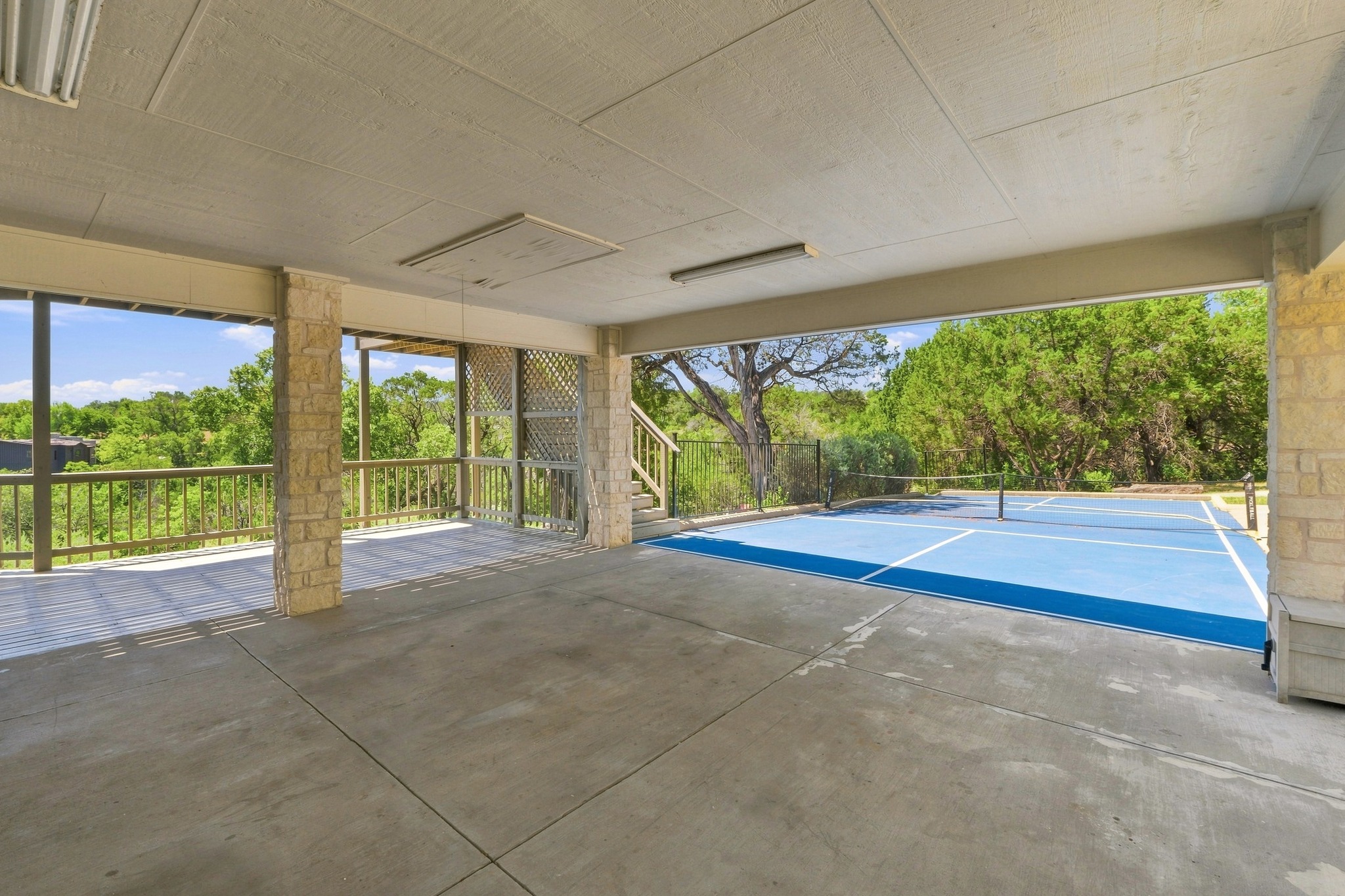 main property photo 28