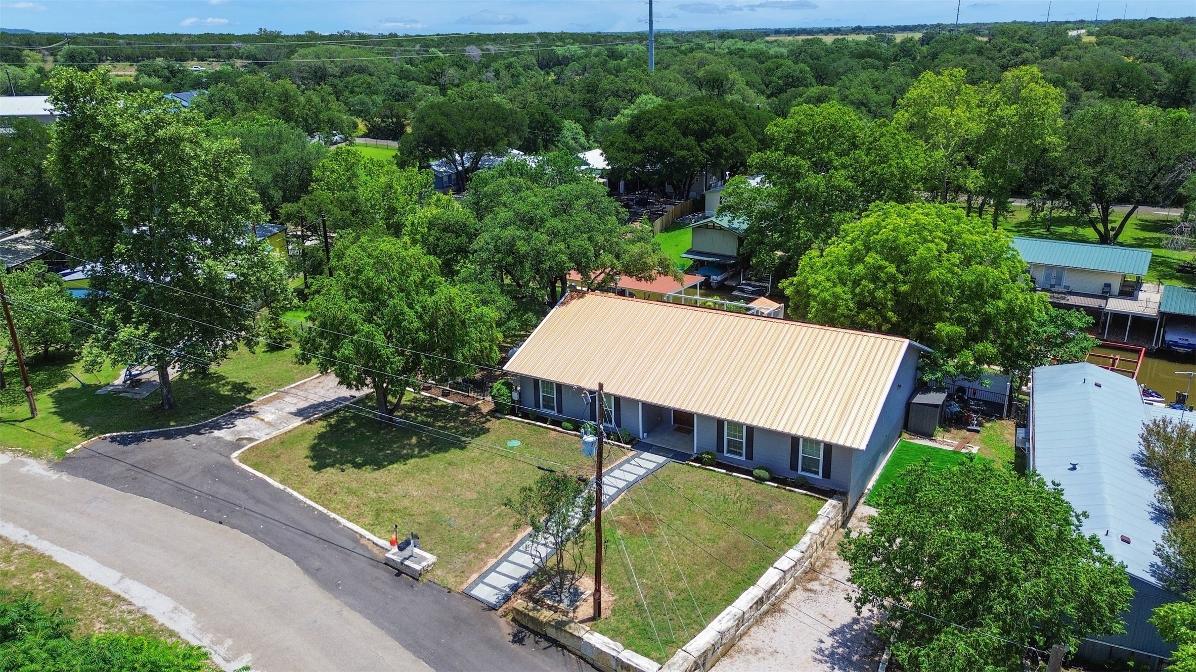 main property photo 28