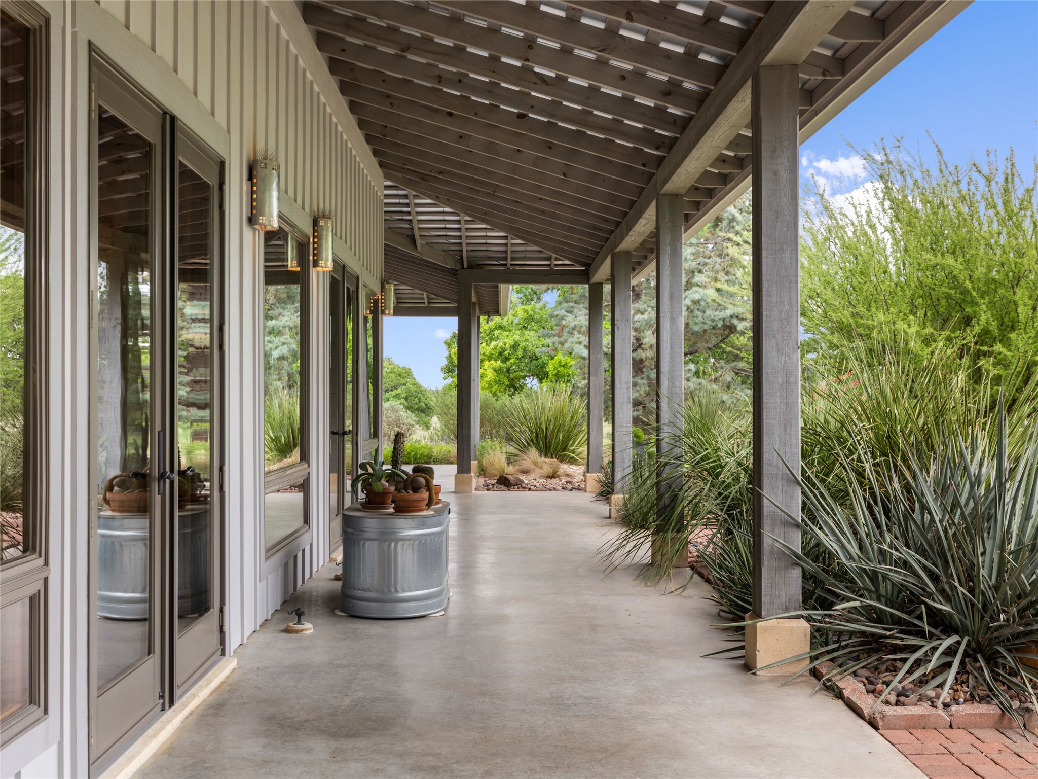 main property photo 17
