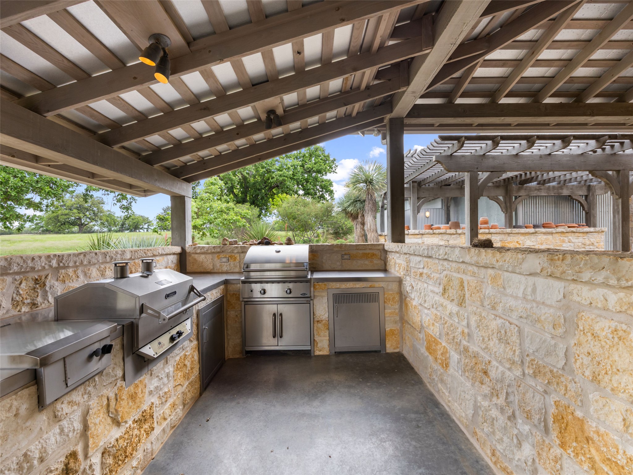 main property photo 23