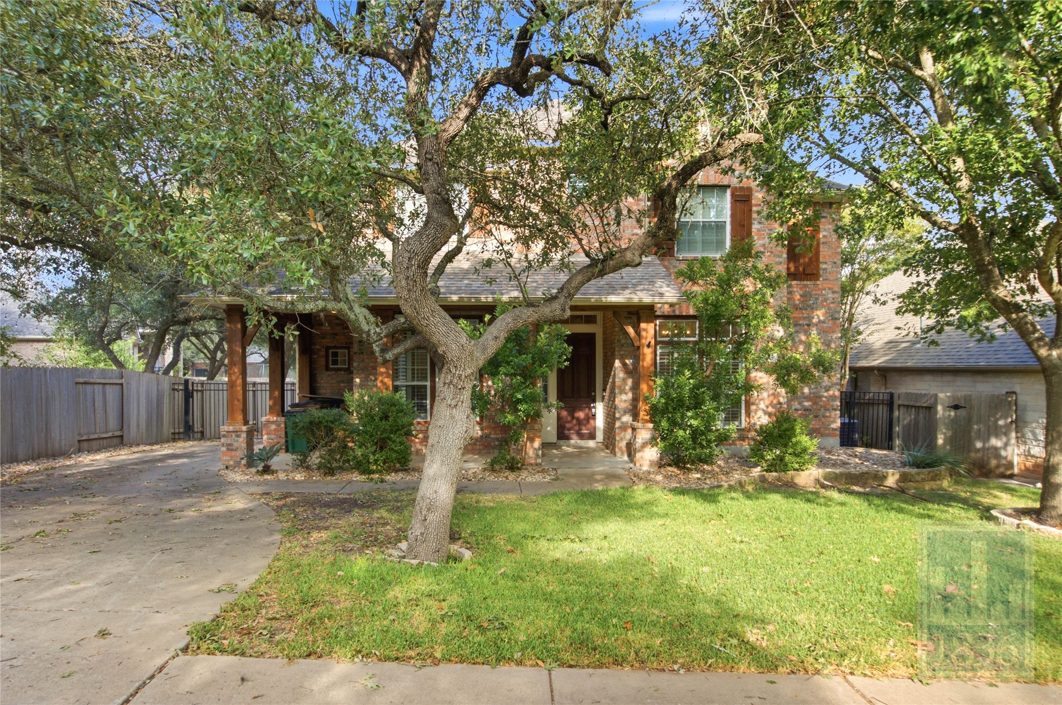 main property photo 34