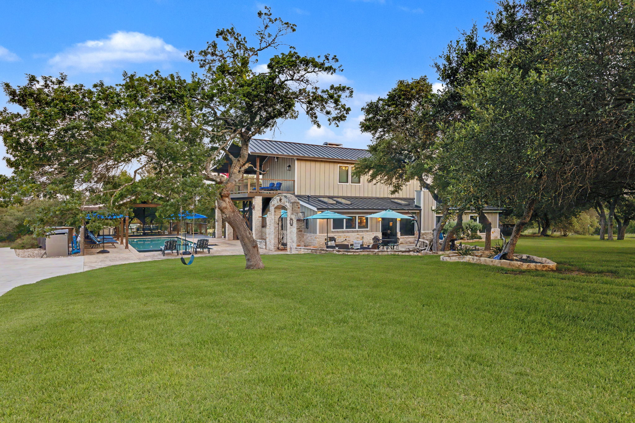 main property photo 25
