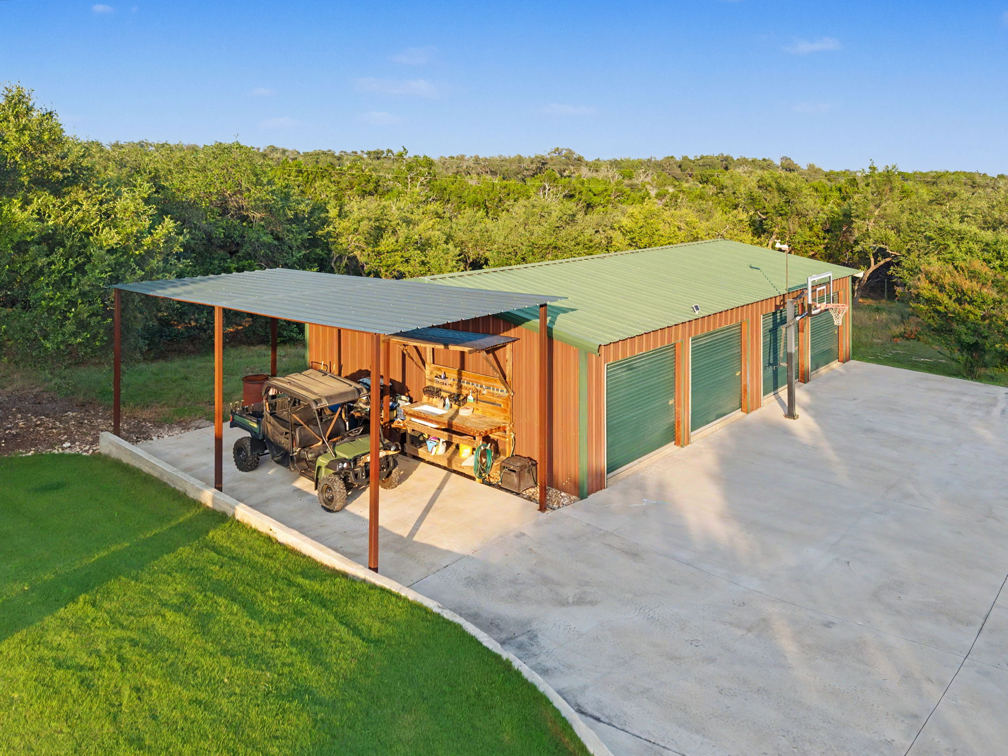 main property photo 28