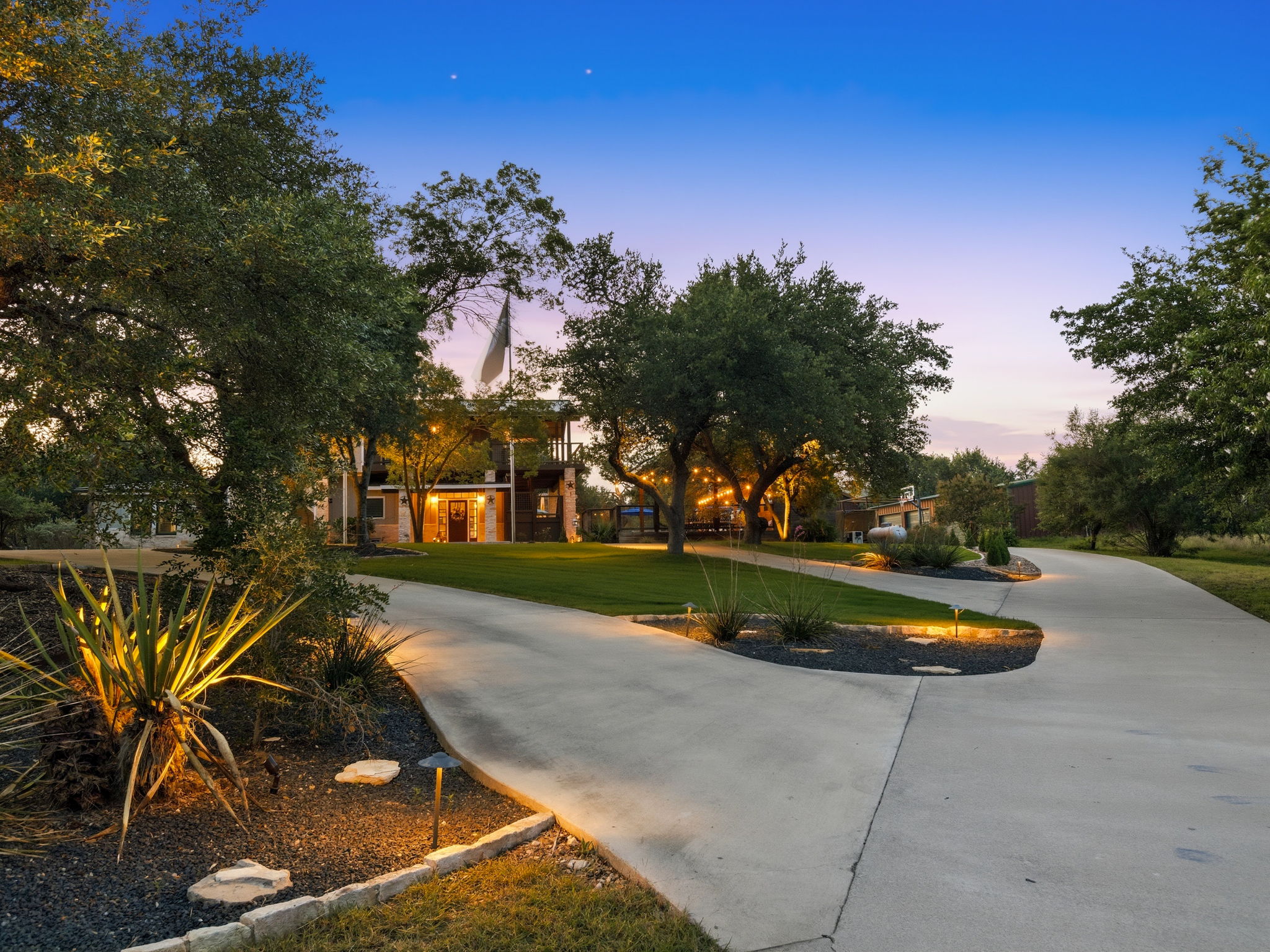 main property photo 6