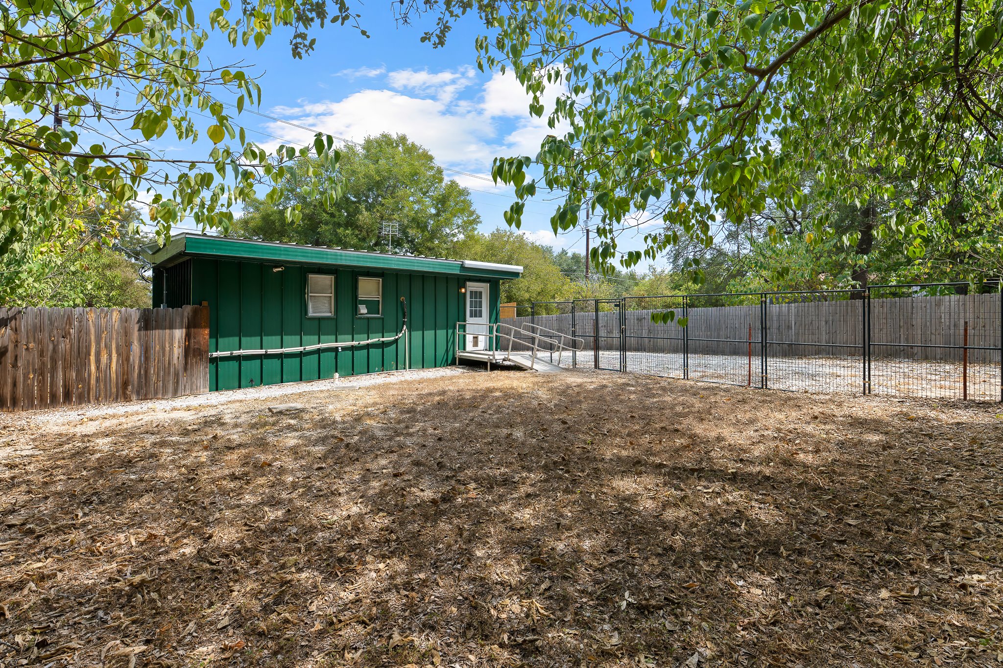 main property photo 28