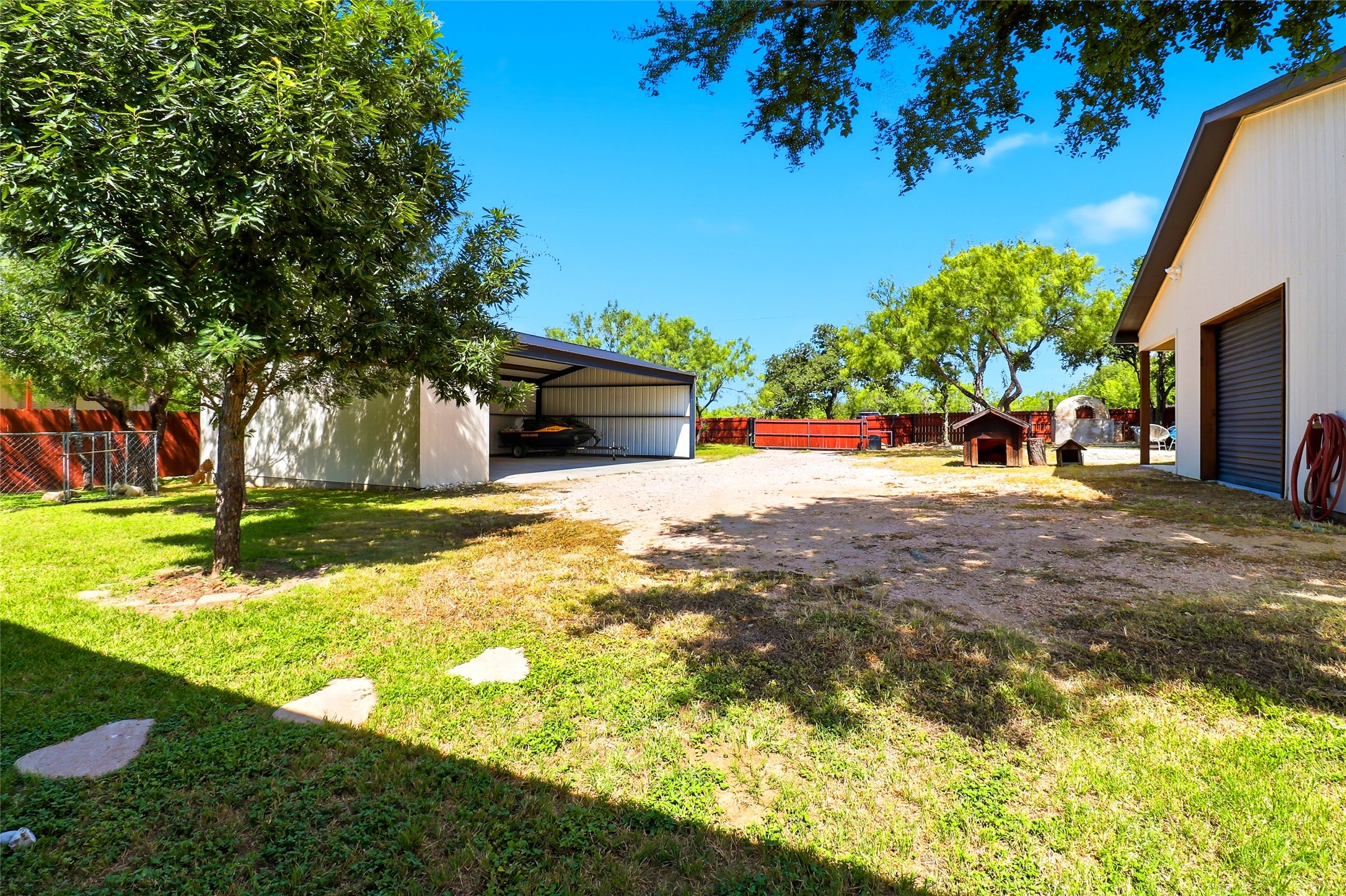 main property photo 28