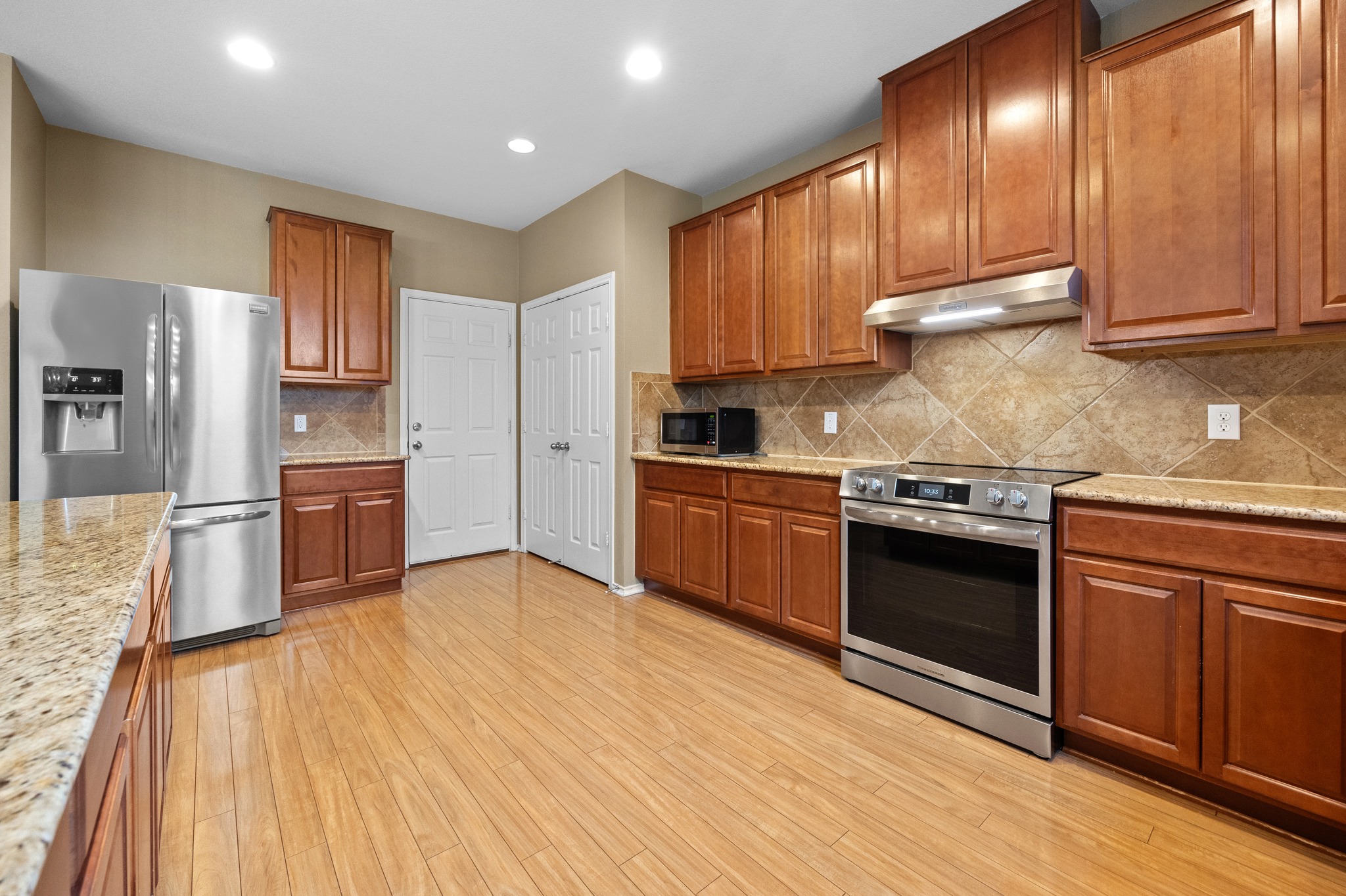main property photo 16