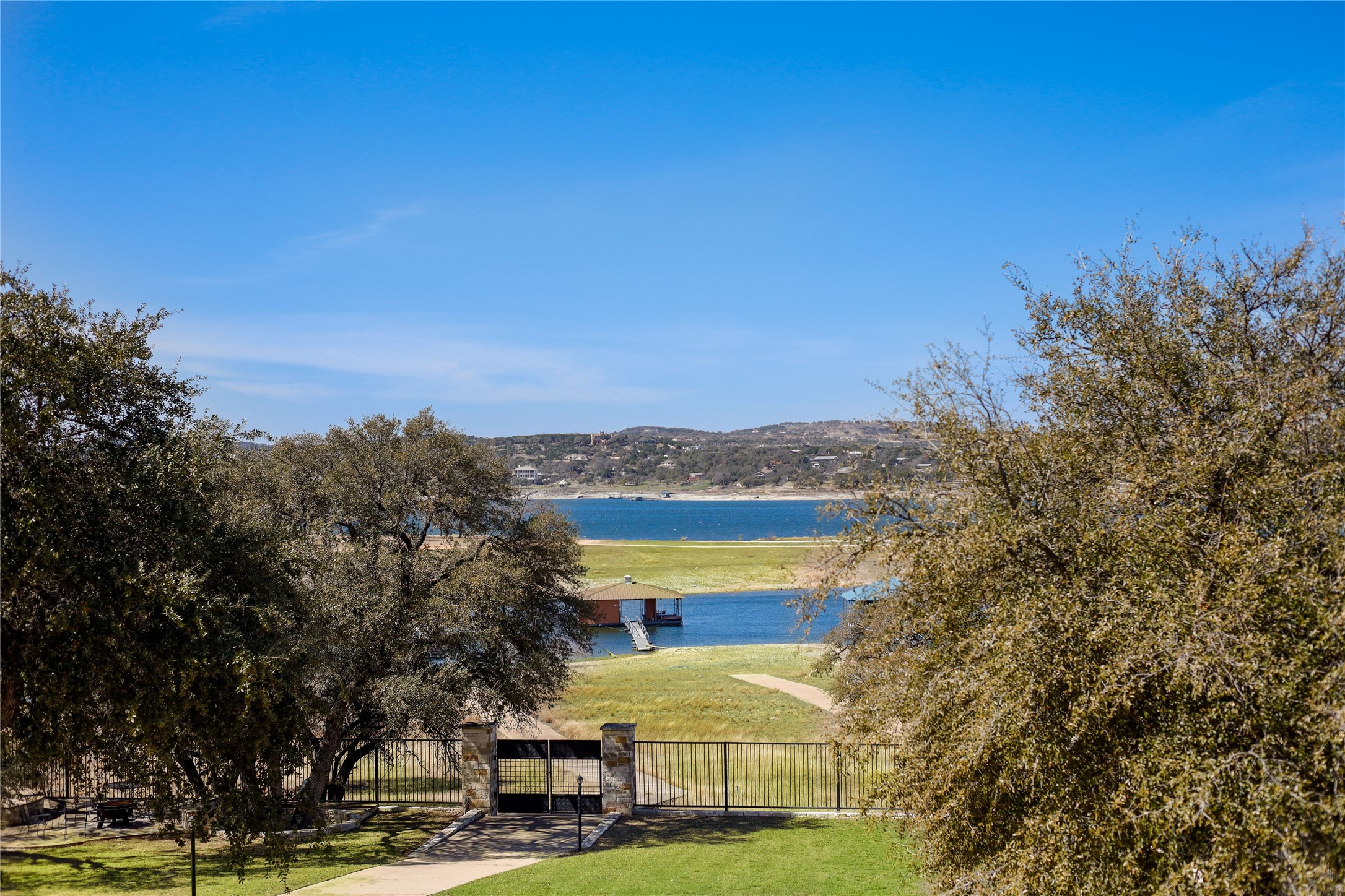 main property photo 32