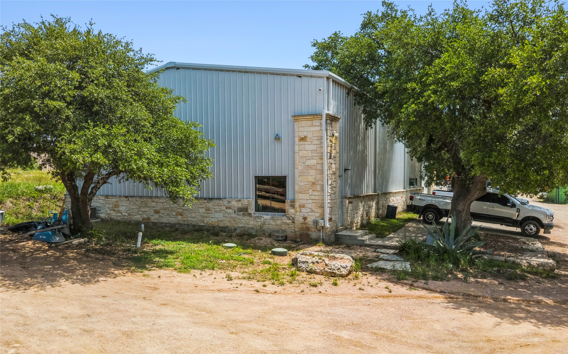 main property photo 19