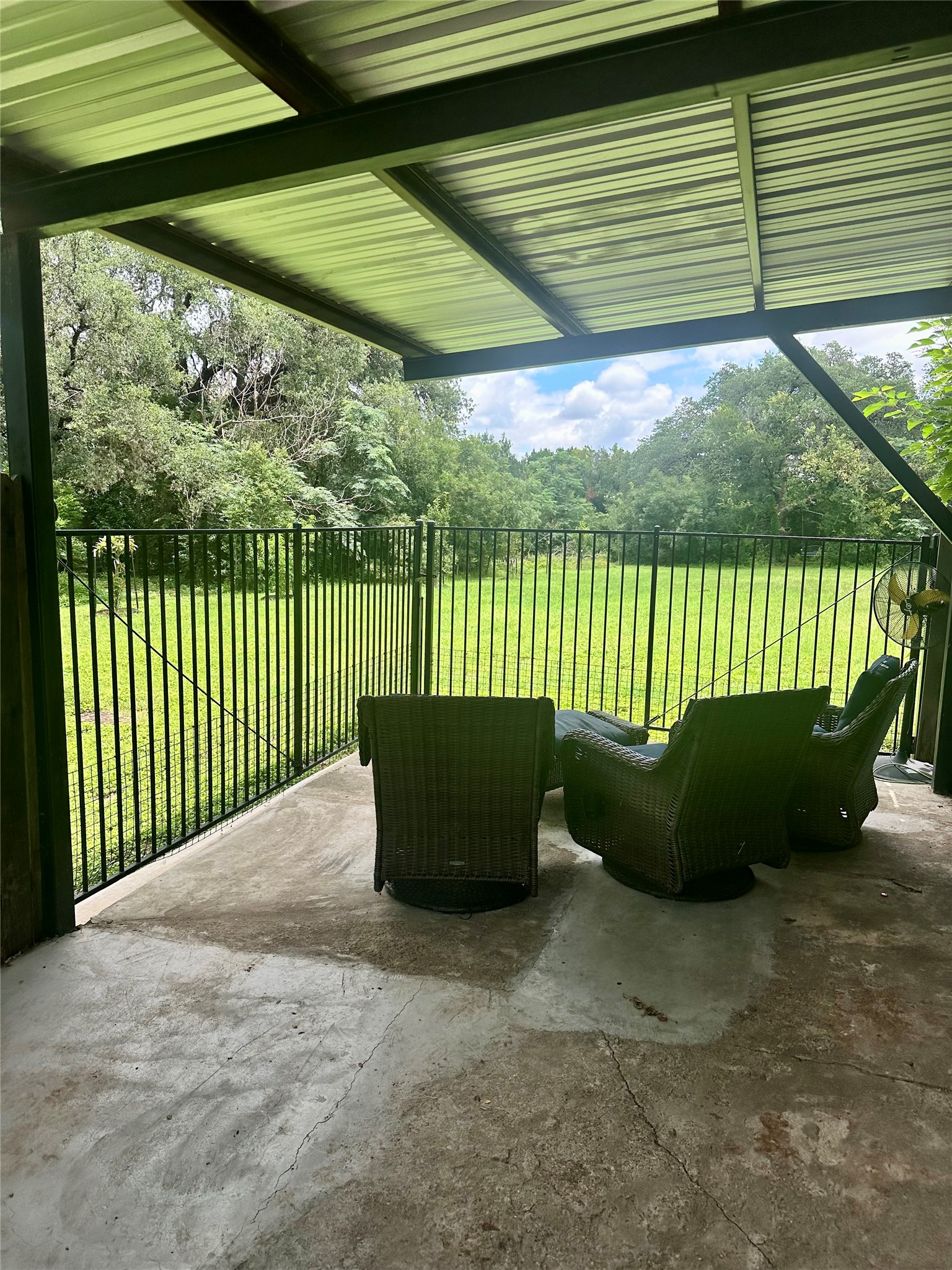 main property photo 33