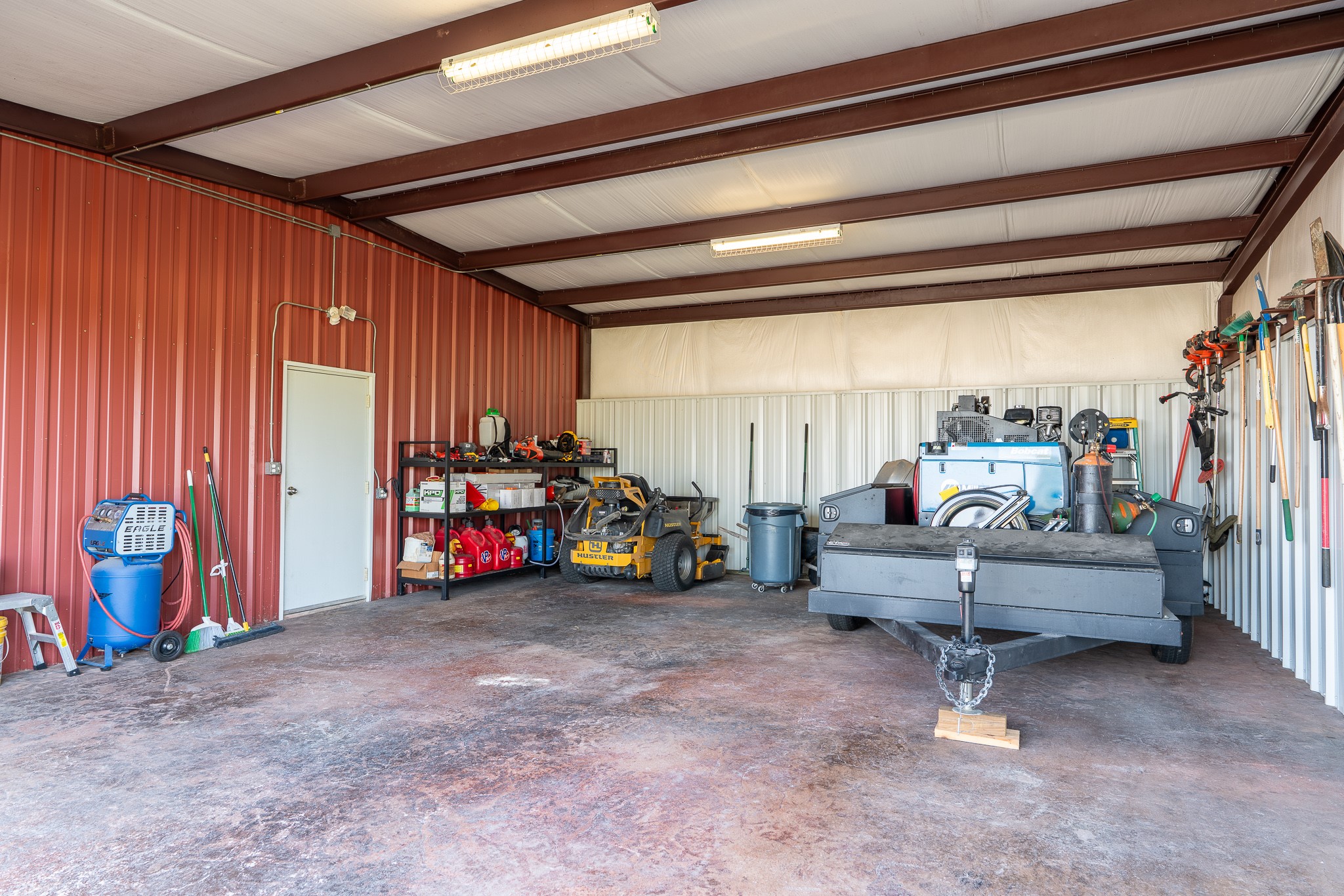 main property photo 28