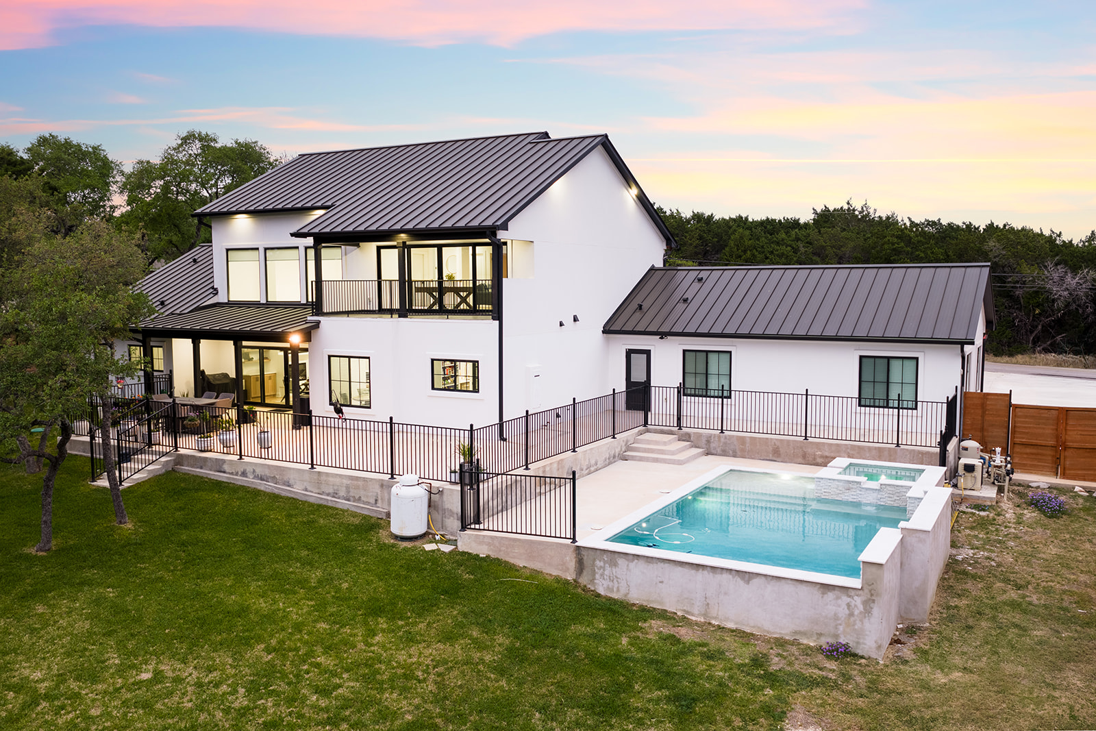 main property photo 33