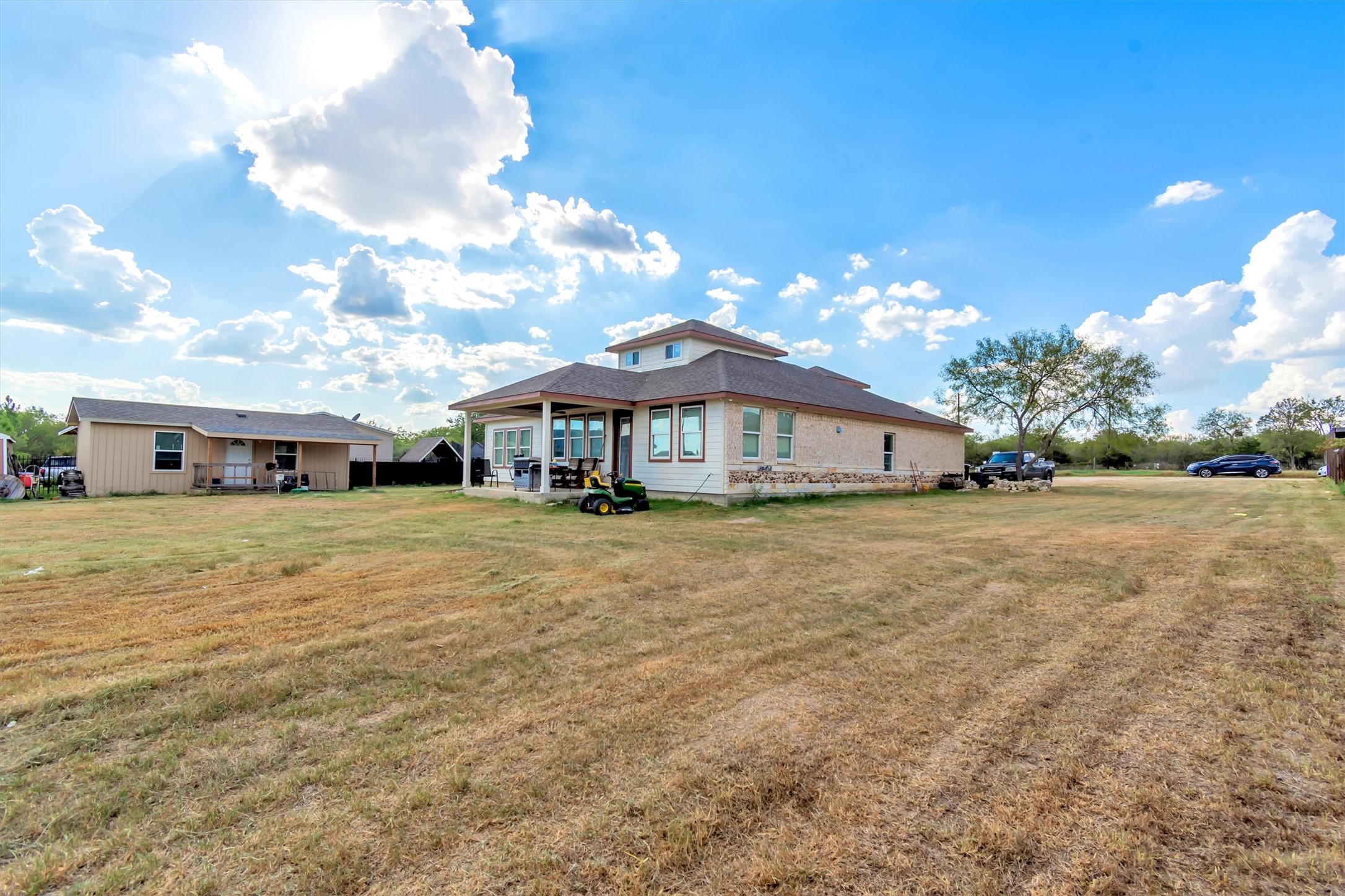 main property photo 25