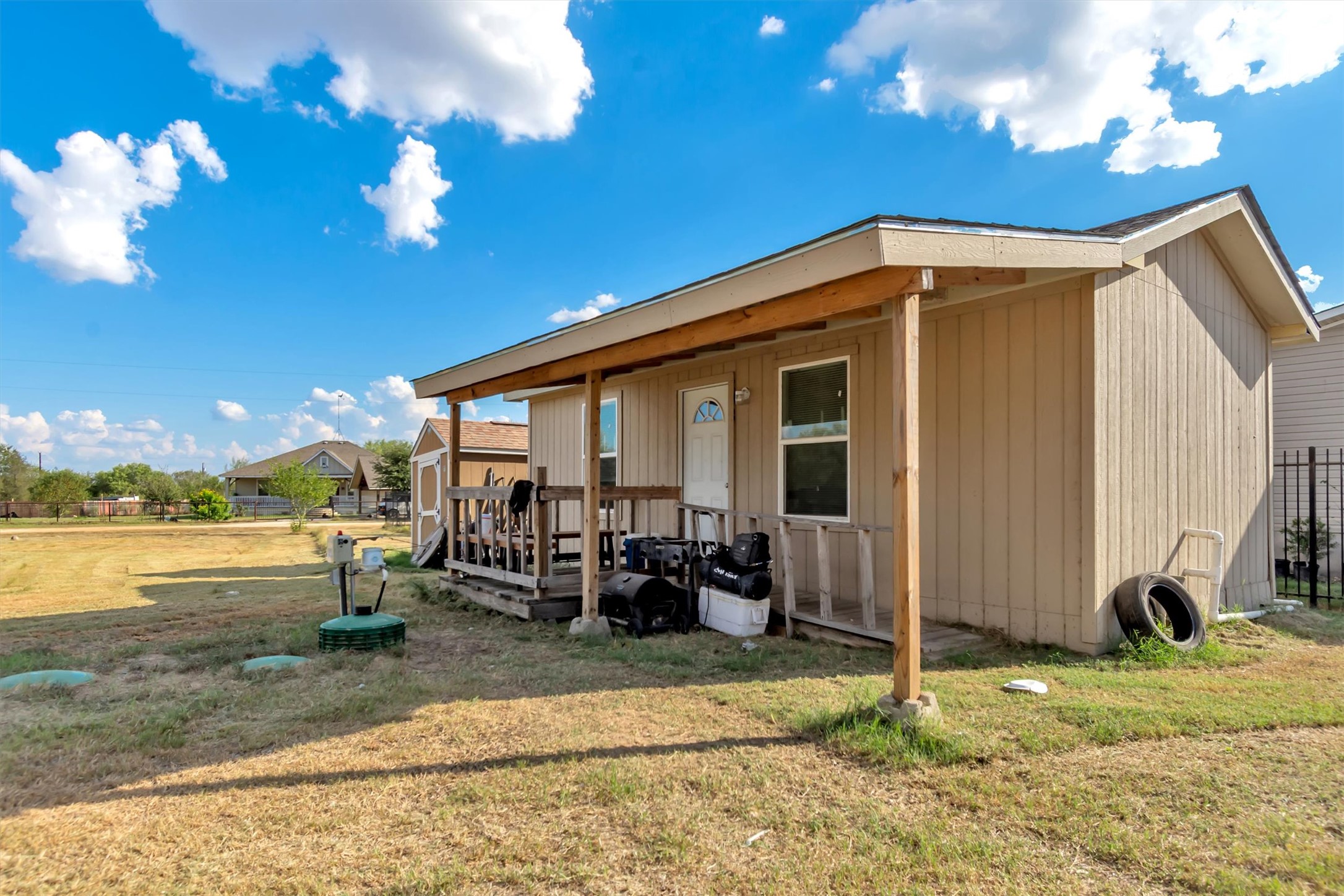 main property photo 28