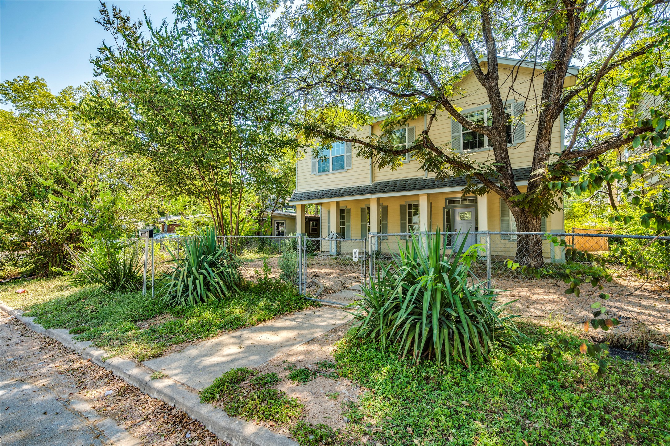 main property photo 30